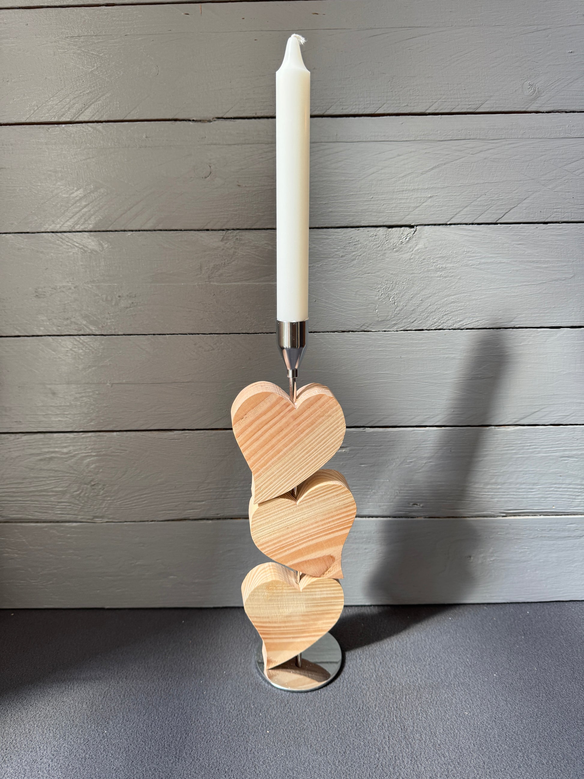 Kerzenständer aus Lärchenholz und Metall – Personalisierbare Dekoration für den Hochzeitstisch