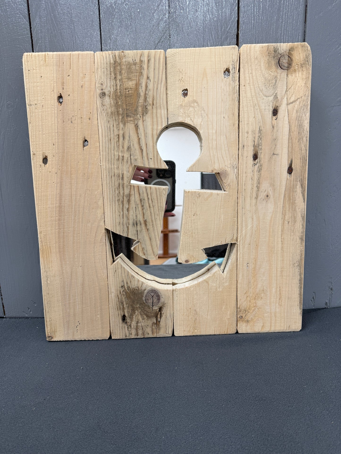 Wandspiegel in Anker-Form aus Palettenholz – Maritimes Design für dein Zuhause