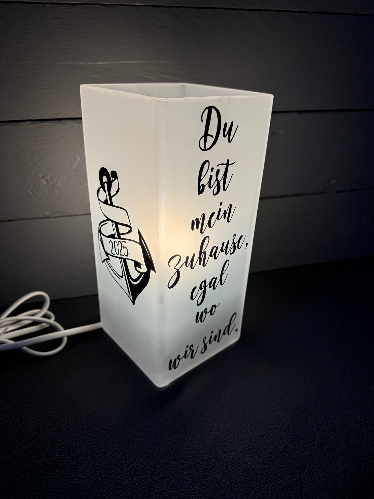 Handgefertigte Lampe mit emotionaler Botschaft für Paare