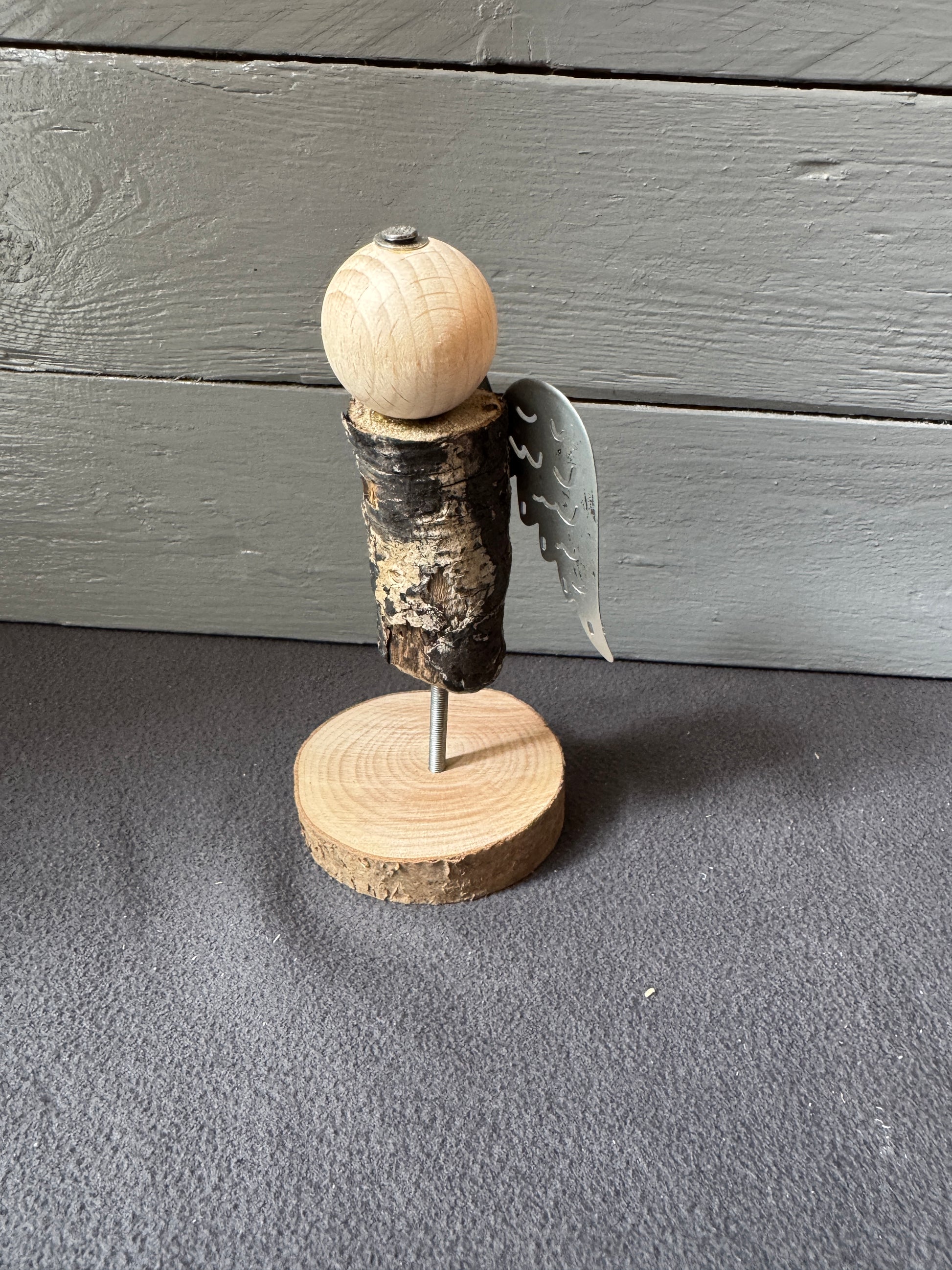 Engel Amariel – Symbol der Liebe und Geborgenheit in stilvollem Design