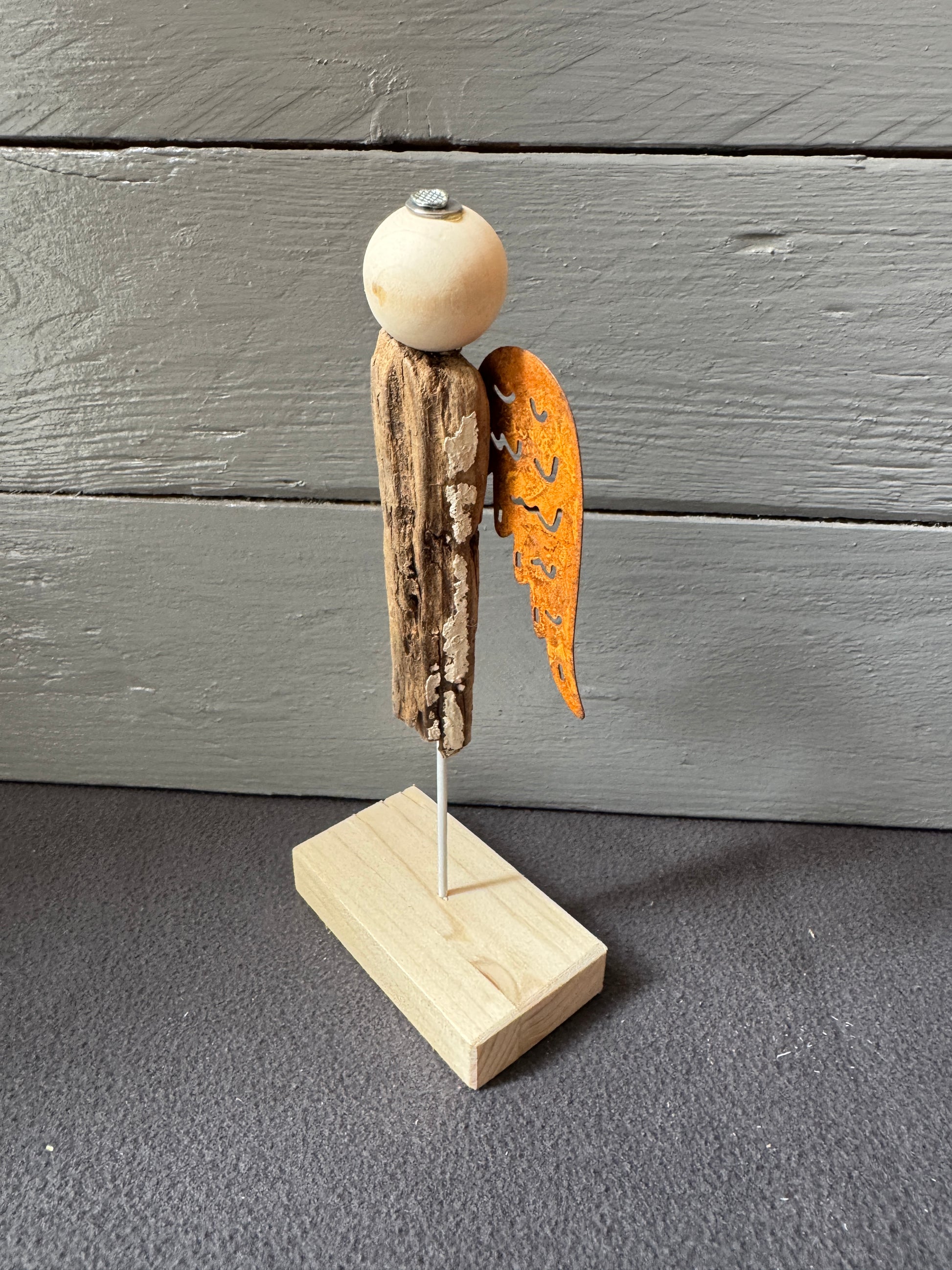 Treibholzfigur als Zeichen der Dankbarkeit