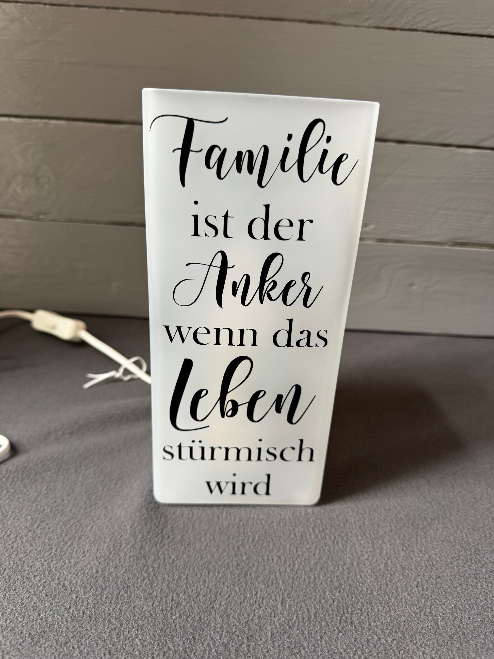 Glaslampe mit Familienspruch „Familie ist der Anker“ – maritimes Design