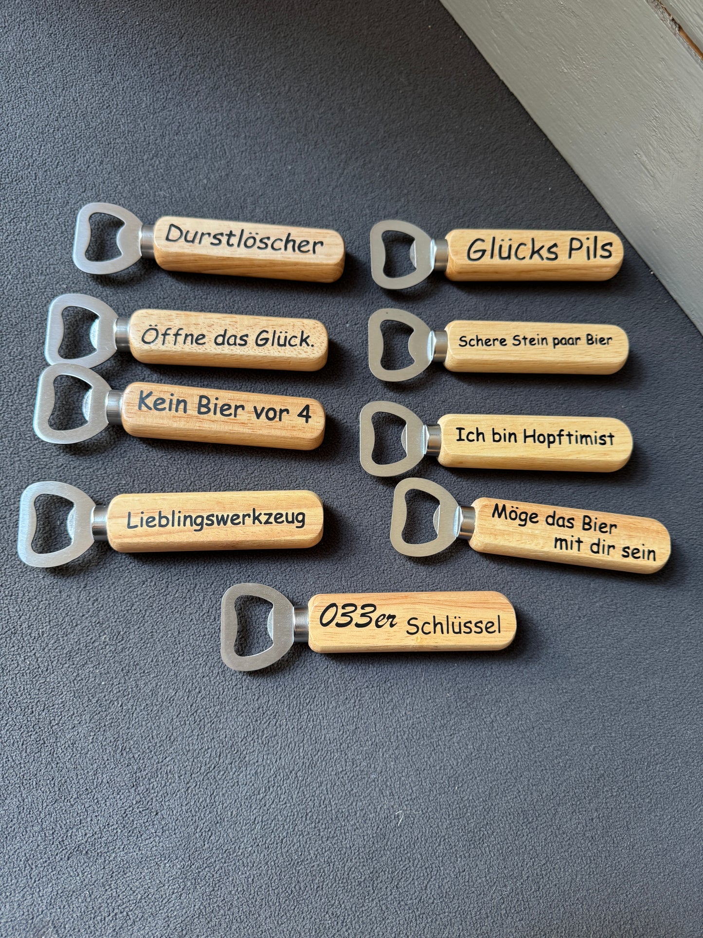 Flaschenöffner mit Spruch – Der perfekte Griff zum Bierglück