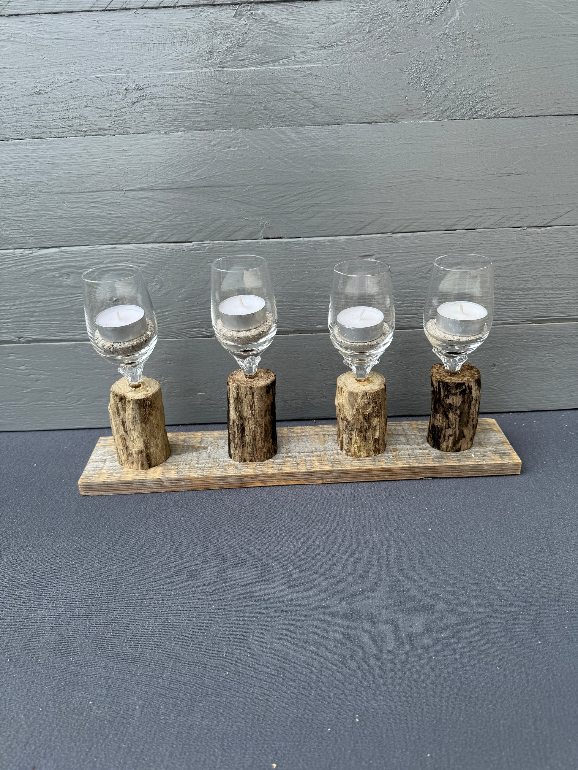 Treibholz-Kerzenständer „Grömitz“ mit 4 Gläsern und Ostseesand