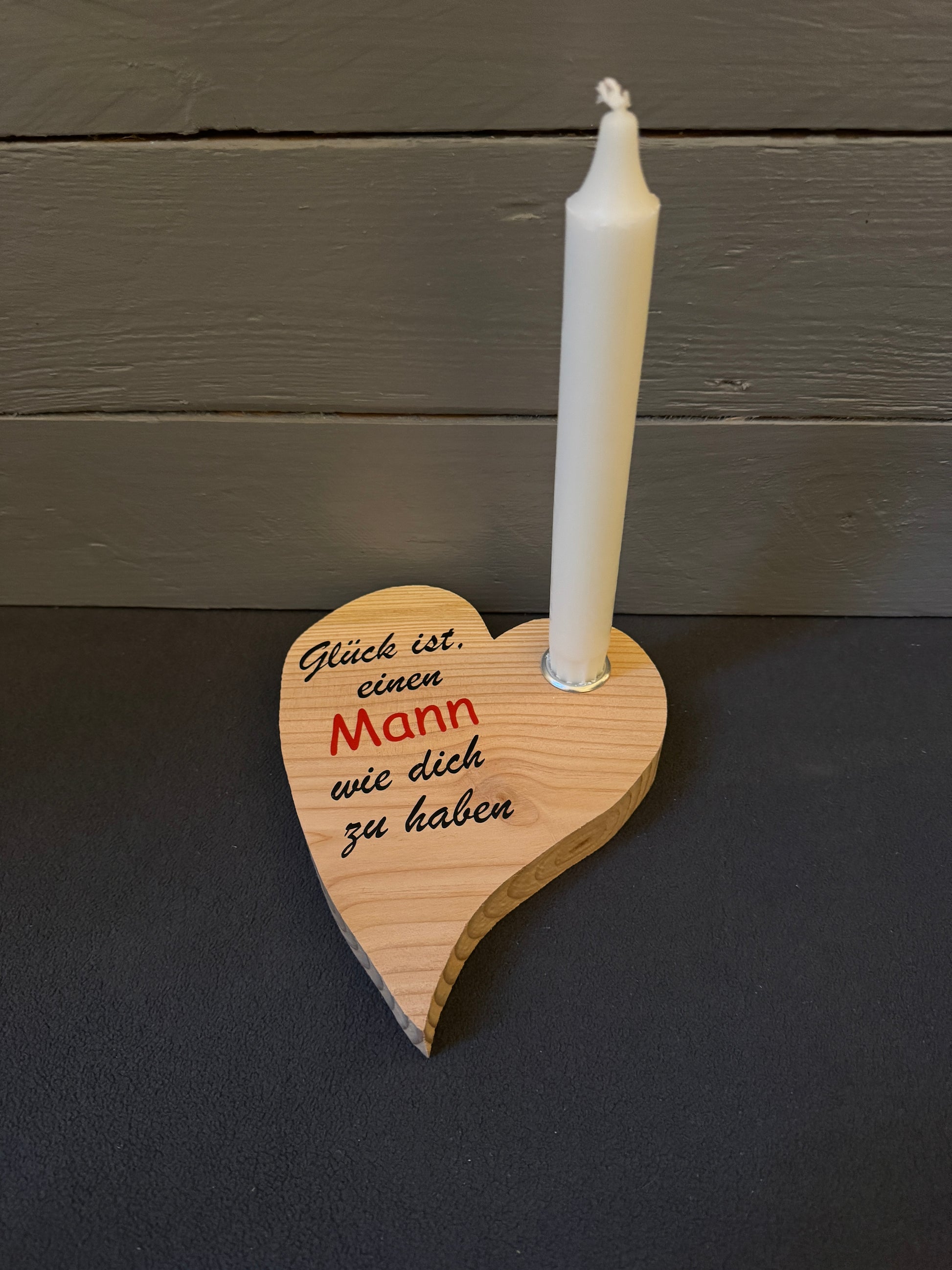 Liebevoller Kerzenständer in Herzform – Geschenkidee für besondere Anlässe
