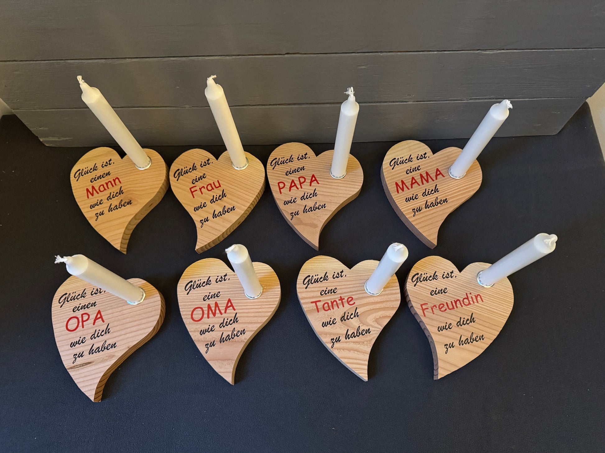 Herz-Kerzenständer aus Lärchenholz mit eingravierter Botschaft