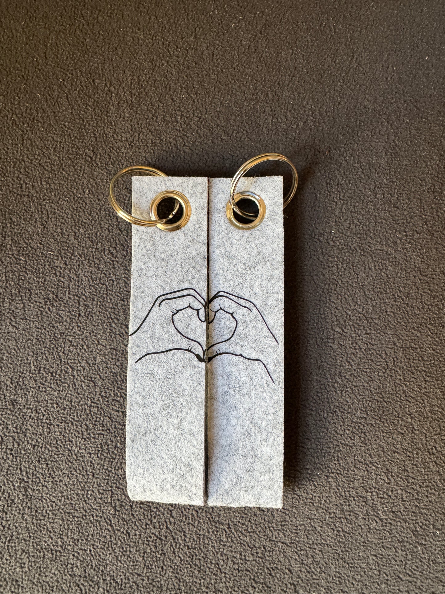Partner-Schlüsselanhänger „Herzhände“ – Perfektes Geschenk zum Valentinstag