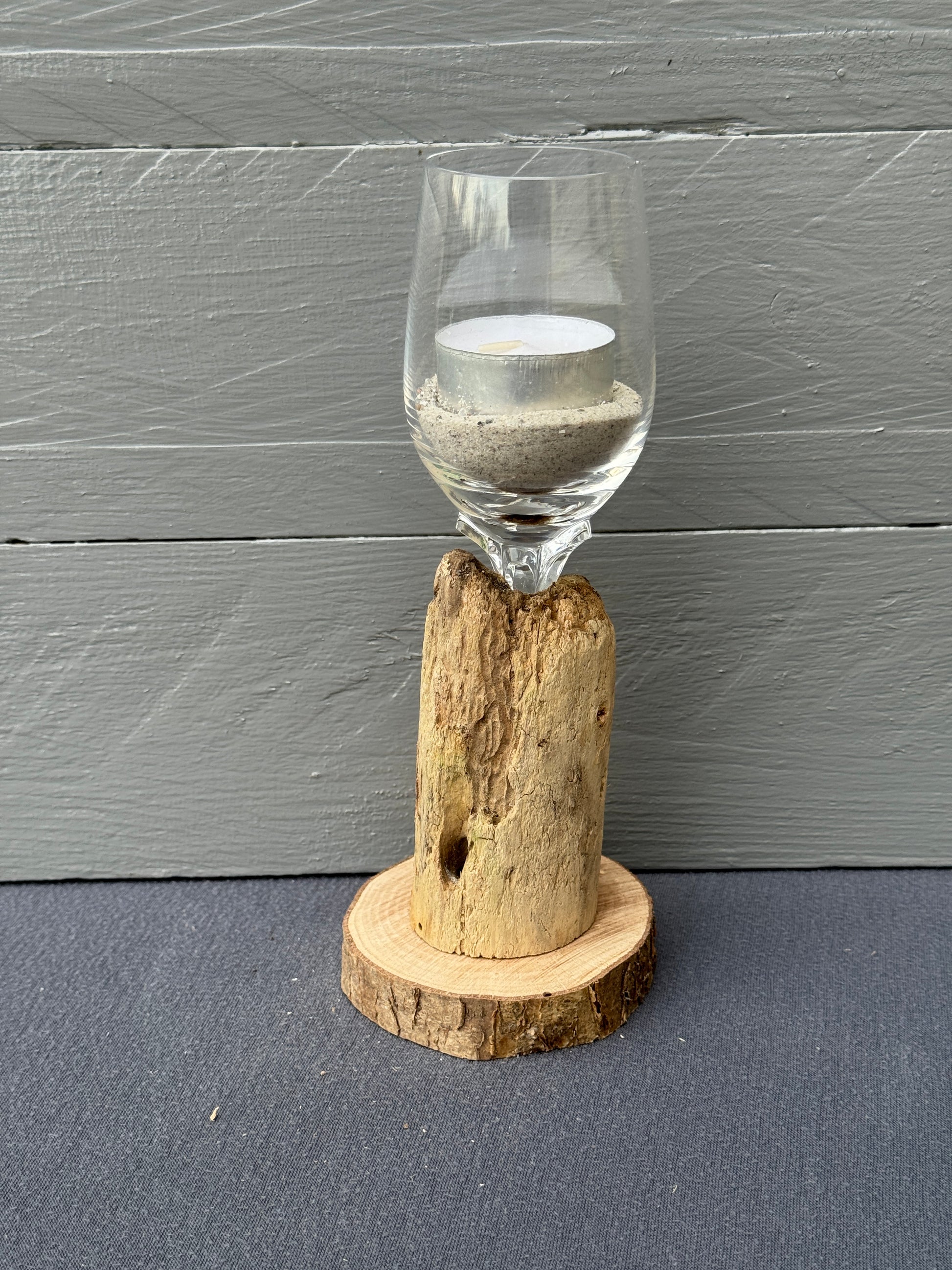 Unikat aus Ostsee-Treibholz mit rustikaler Holzscheibe