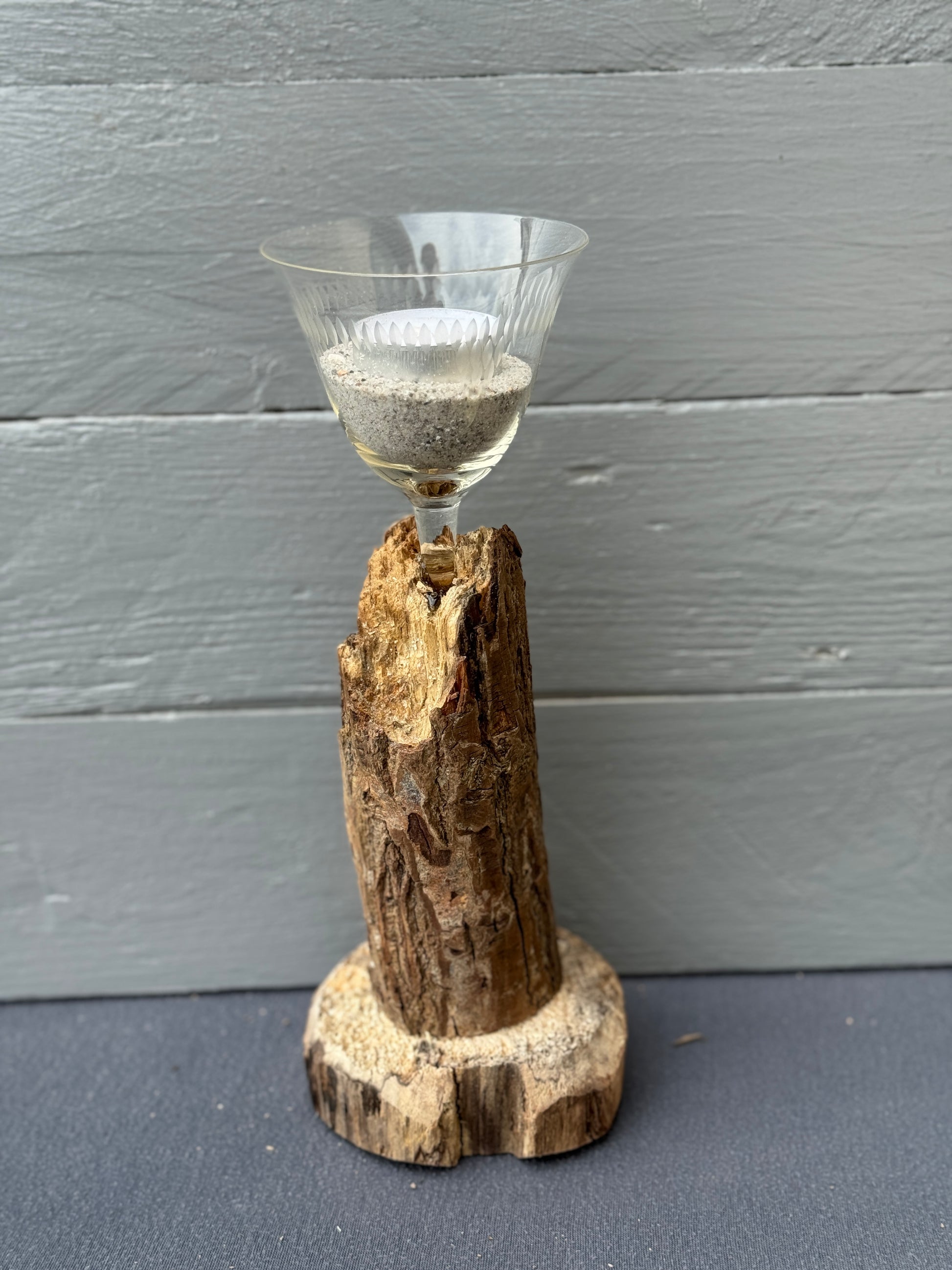 Maritimer Teelichthalter mit upgecyceltem Glas und Sand