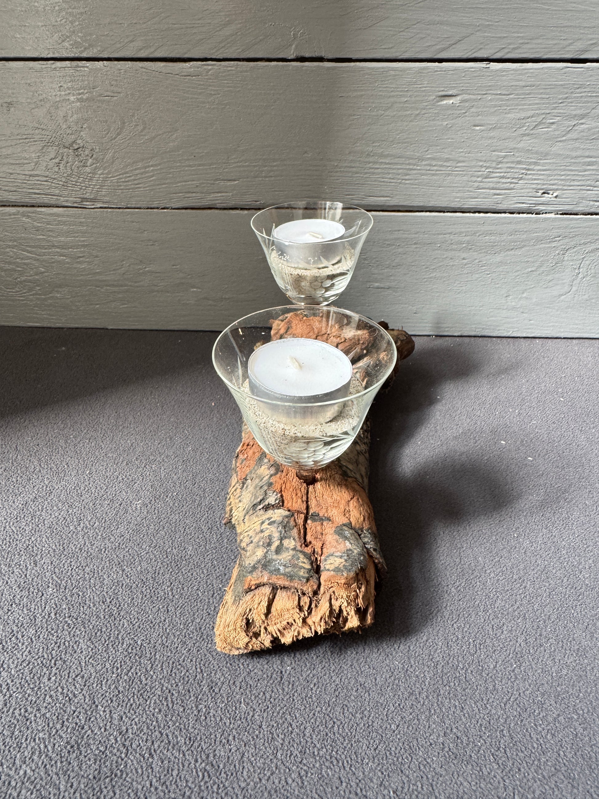 Maritimer Kerzenhalter „Meeresglanz“ – Nachhaltige Deko aus Ostsee-Treibholz