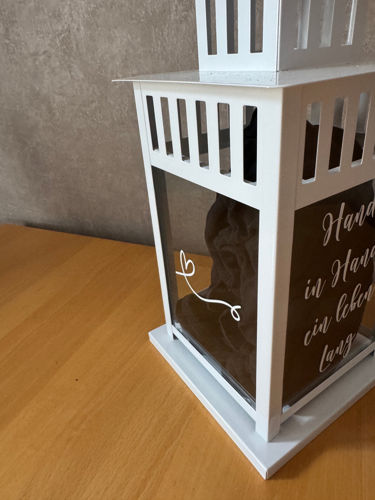 Romantische Geschenkidee für Paare – Laterne „Hand in Hand ein Leben lang“ handgefertigt.