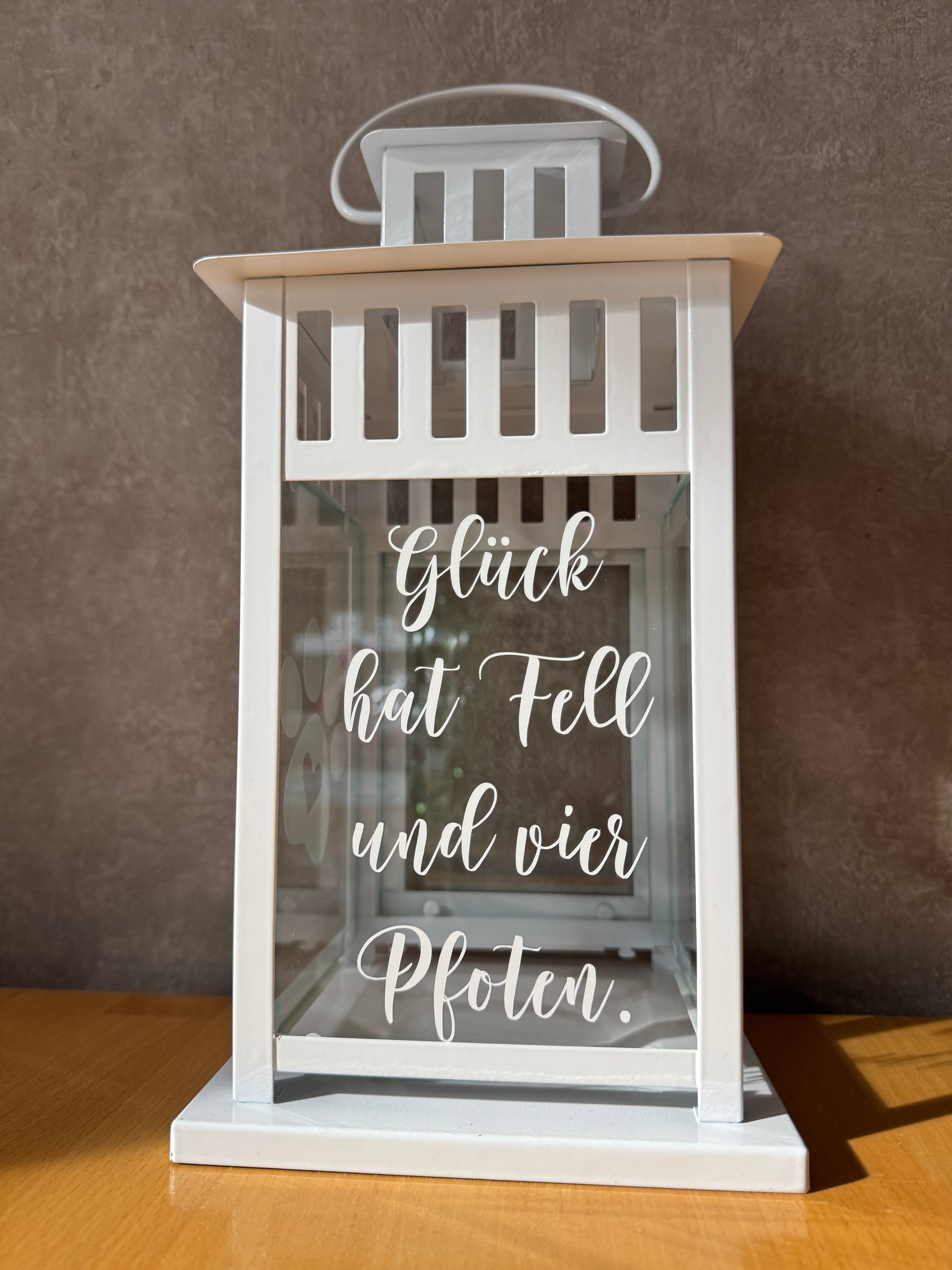 Handverzierte Laterne für drinnen, Höhe 28 cm, für Blockkerze oder Lichterkette.