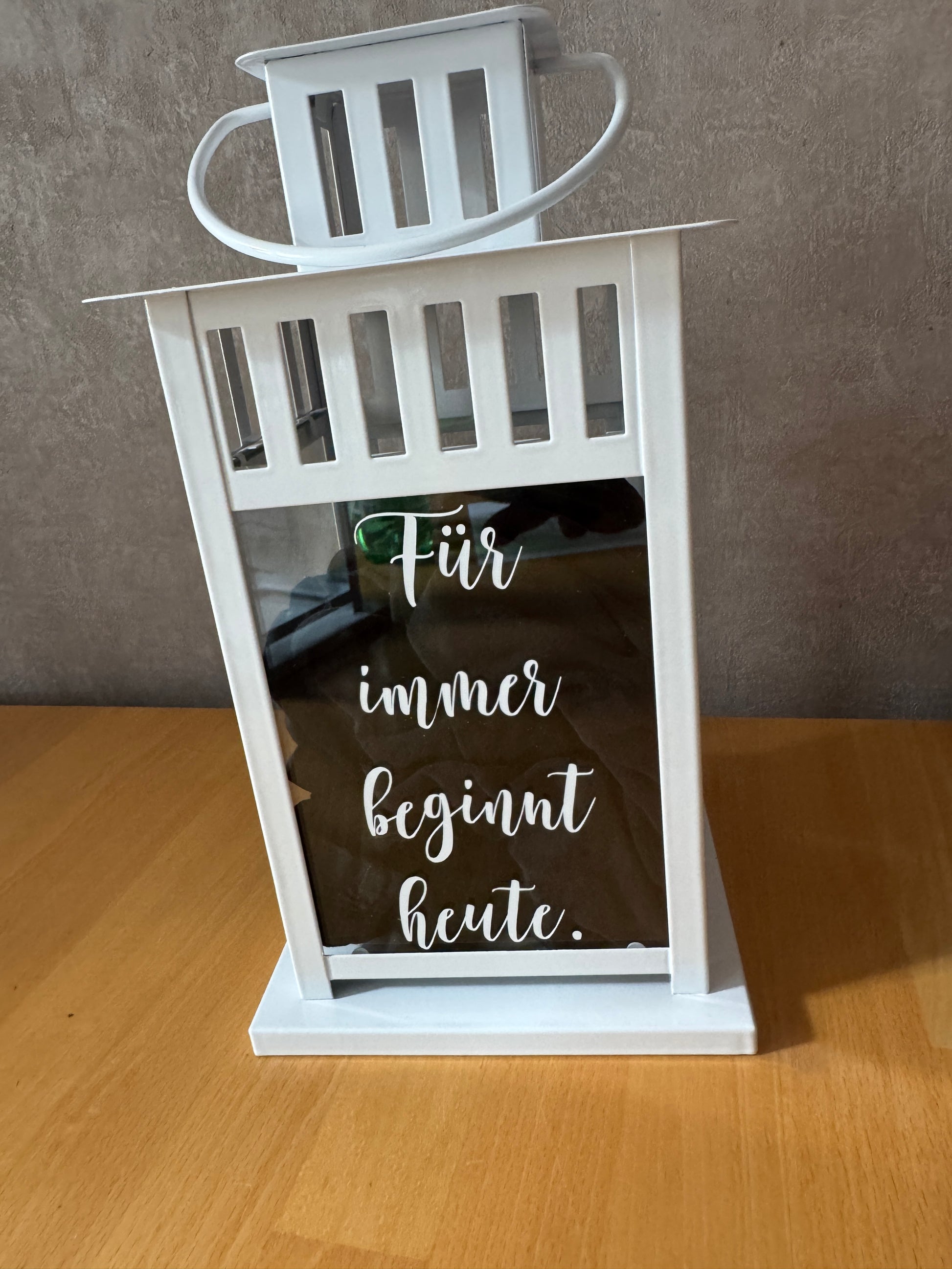 Handgefertigte Laterne mit Spruch „Für immer beginnt heute“ und verschlungenen Ringen, romantisches Hochzeitsgeschenk