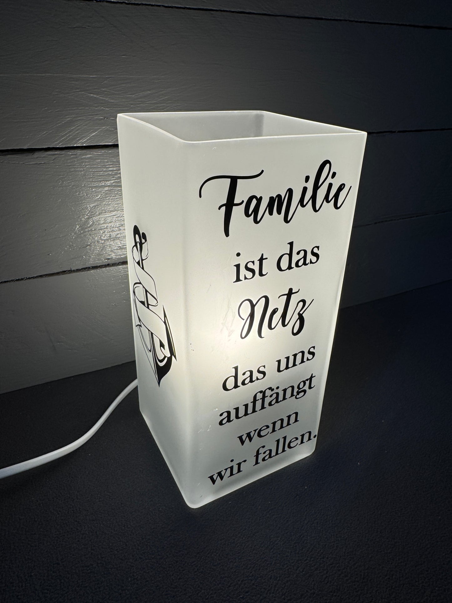 Glaslampe mit Spruch „Familie ist das Netz, das uns auffängt“