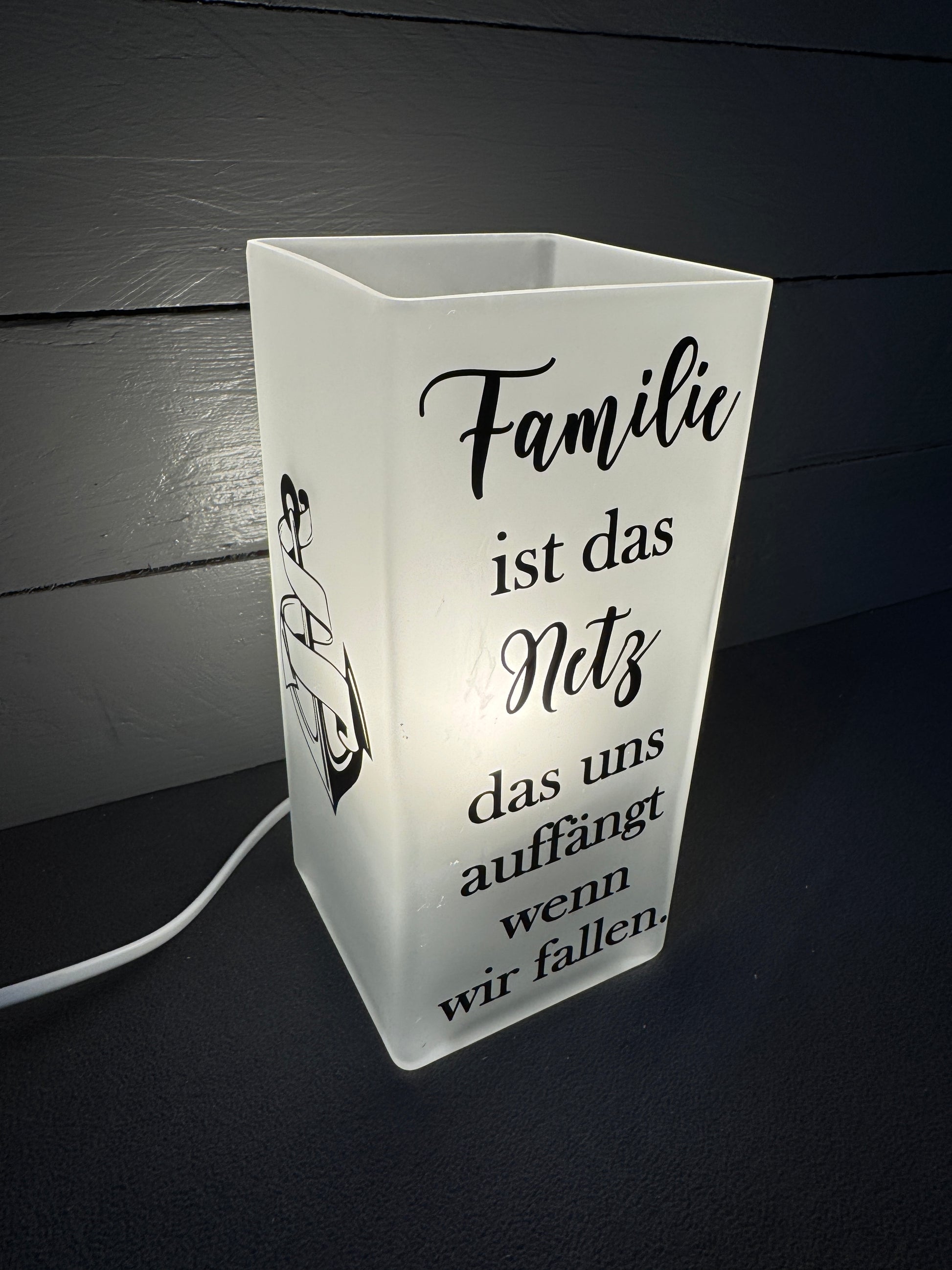 Glaslampe mit Spruch „Familie ist das Netz, das uns auffängt“