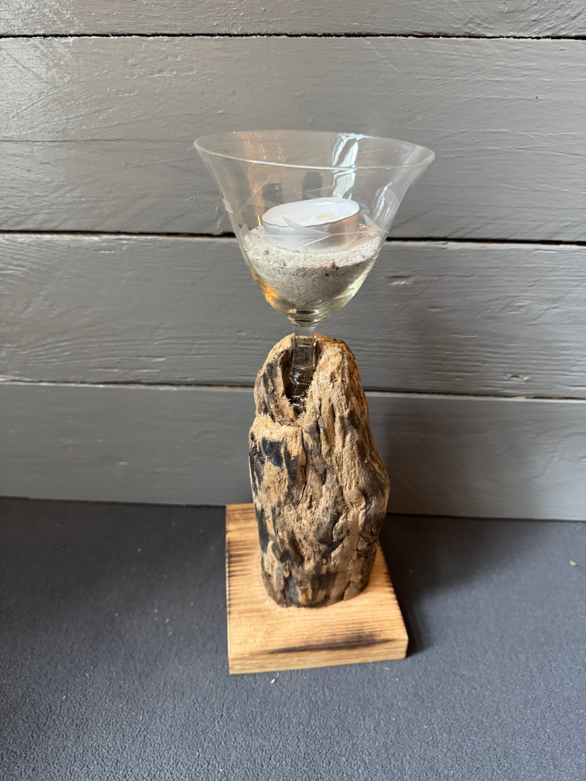 Kerzenhalter „Nordlicht“ mit Treibholz und rustikalem Holzfuß