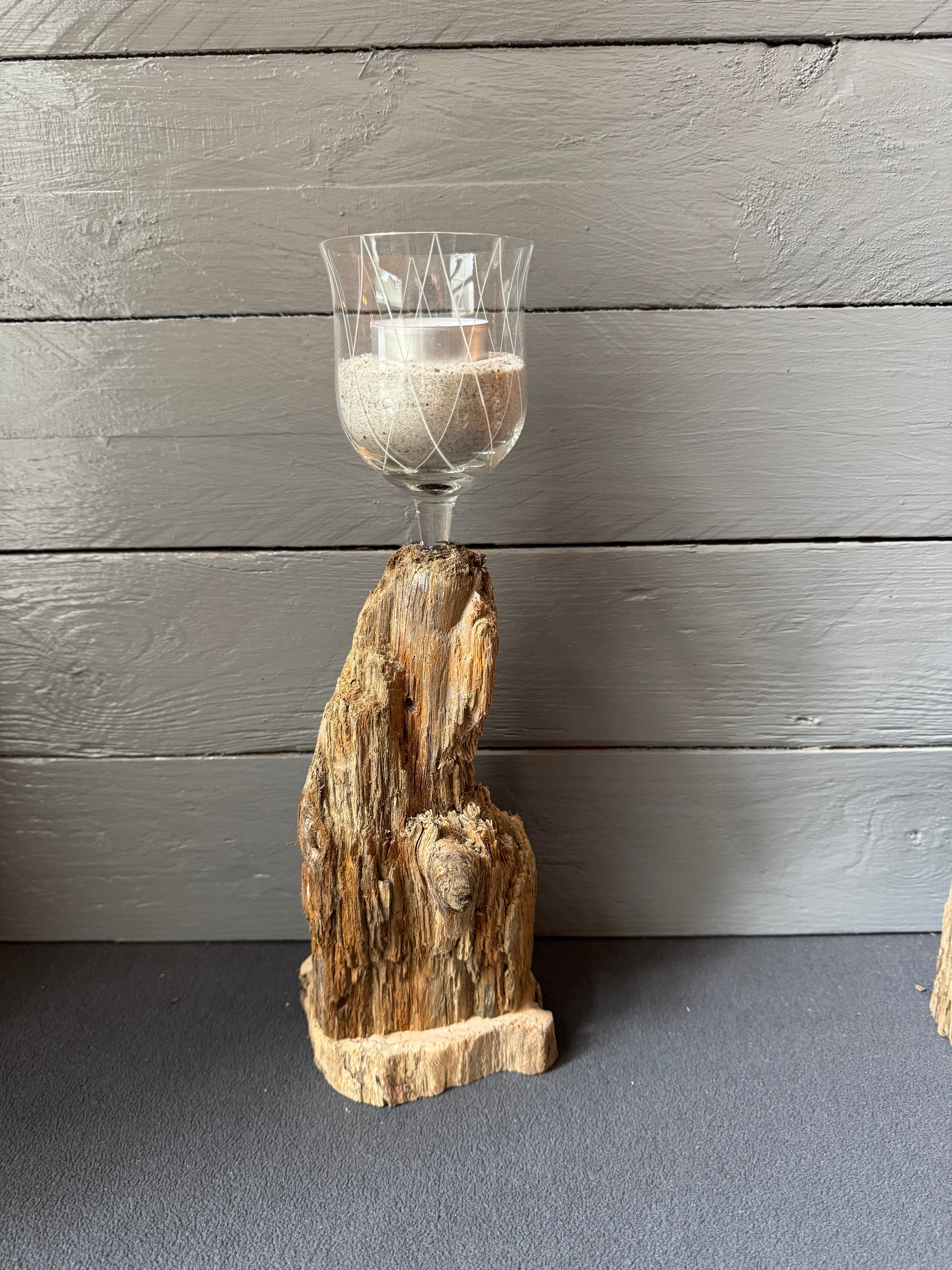 Kerzenständer „Nordsee-Naturkraft“ aus Treibholz und Holzscheibe