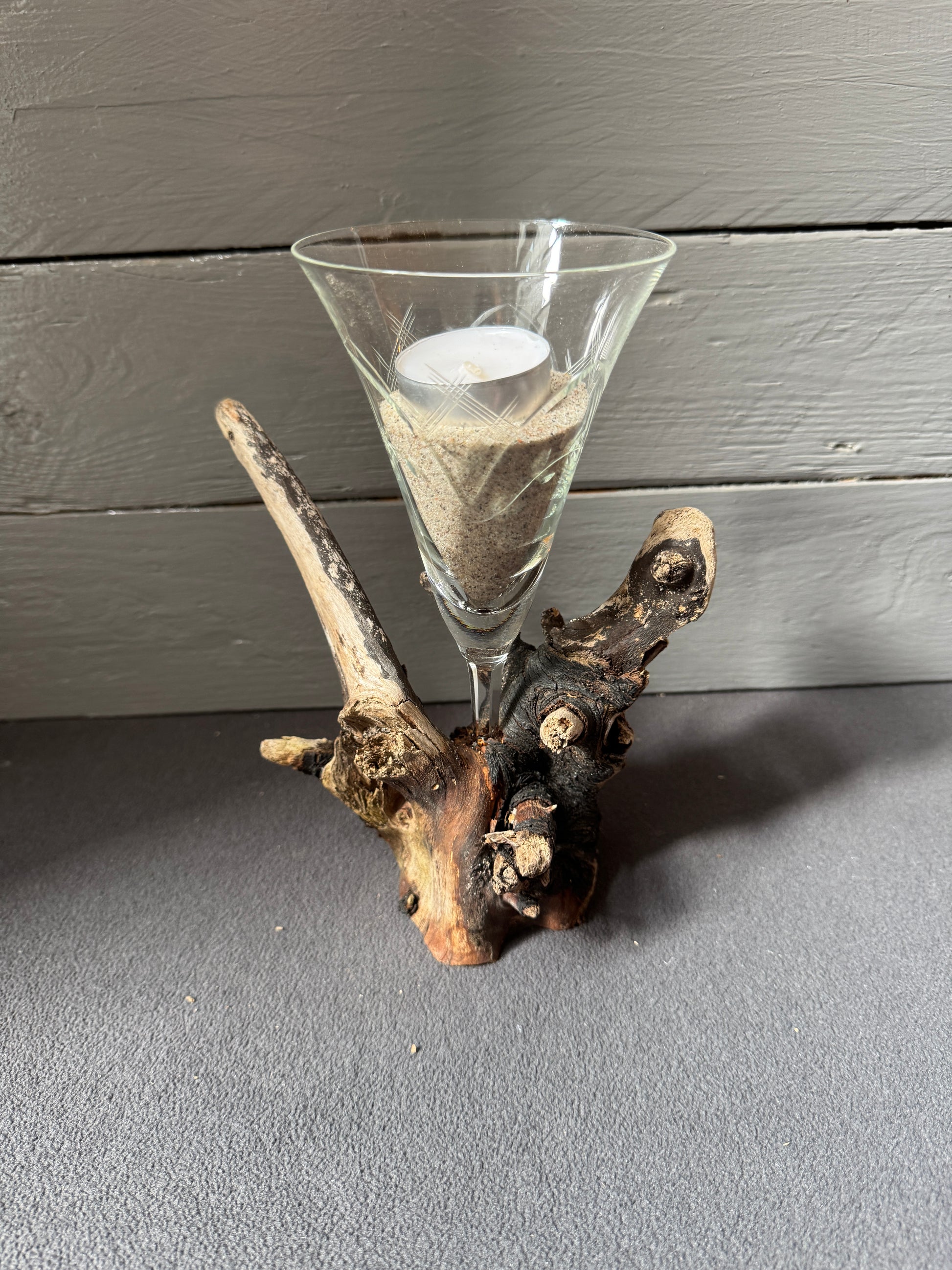 Recyceltes Weinglas als Teelichthalter