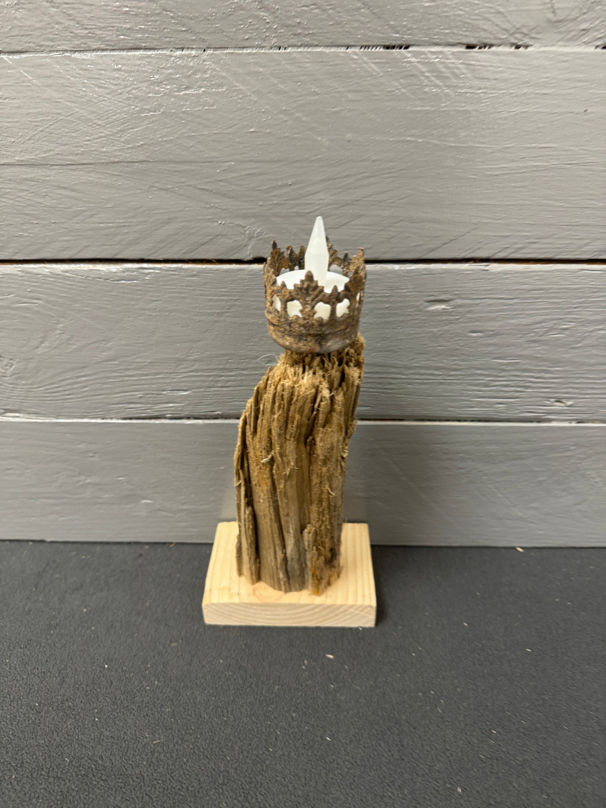 Teelichthalter „Küstenflamme Sankt Peter“ aus Treibholz und Palettenholz