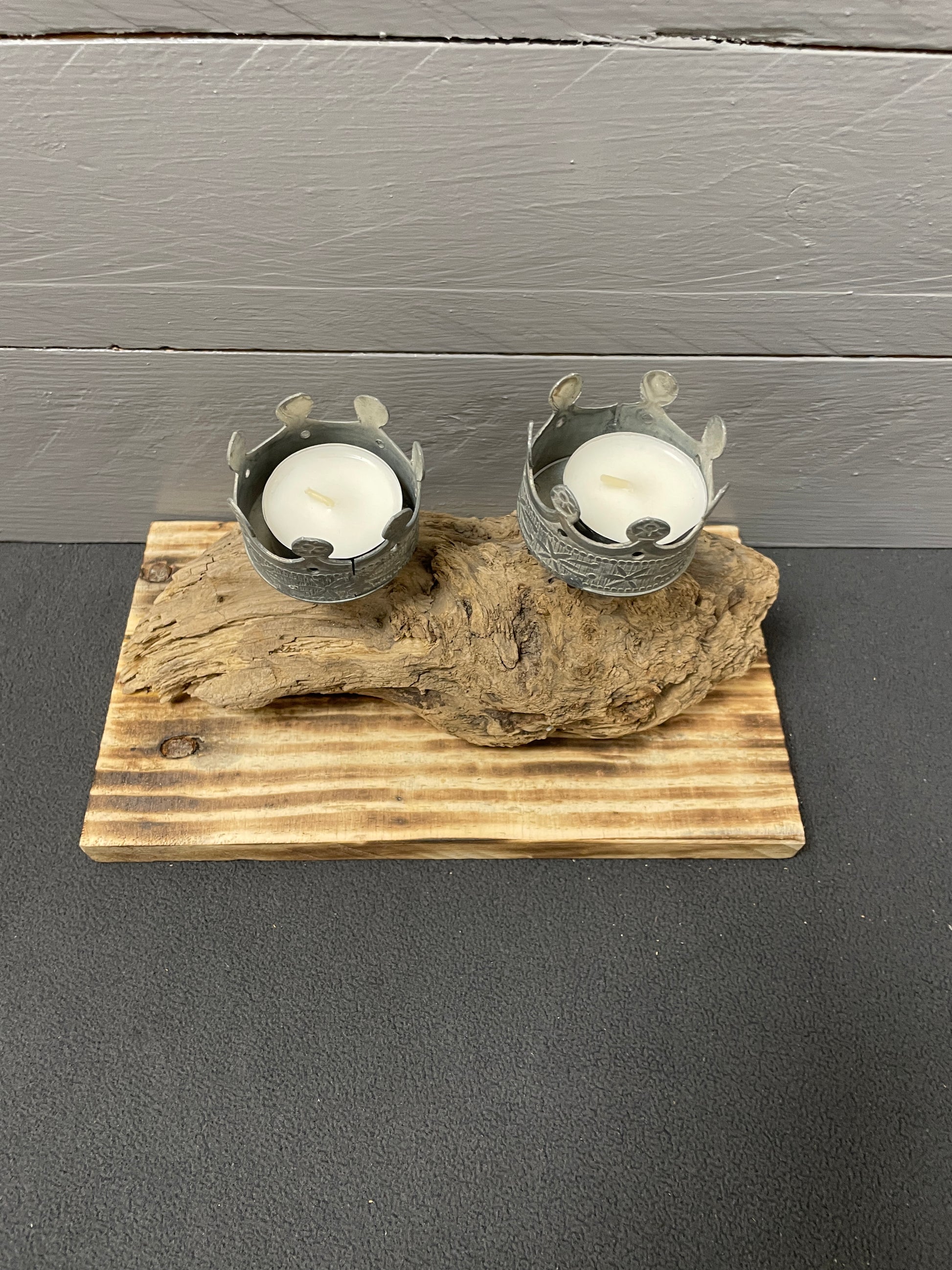 Treibholz-Kerzenständer „Küstenkrone Travemünde“ mit zwei Kronenhaltern