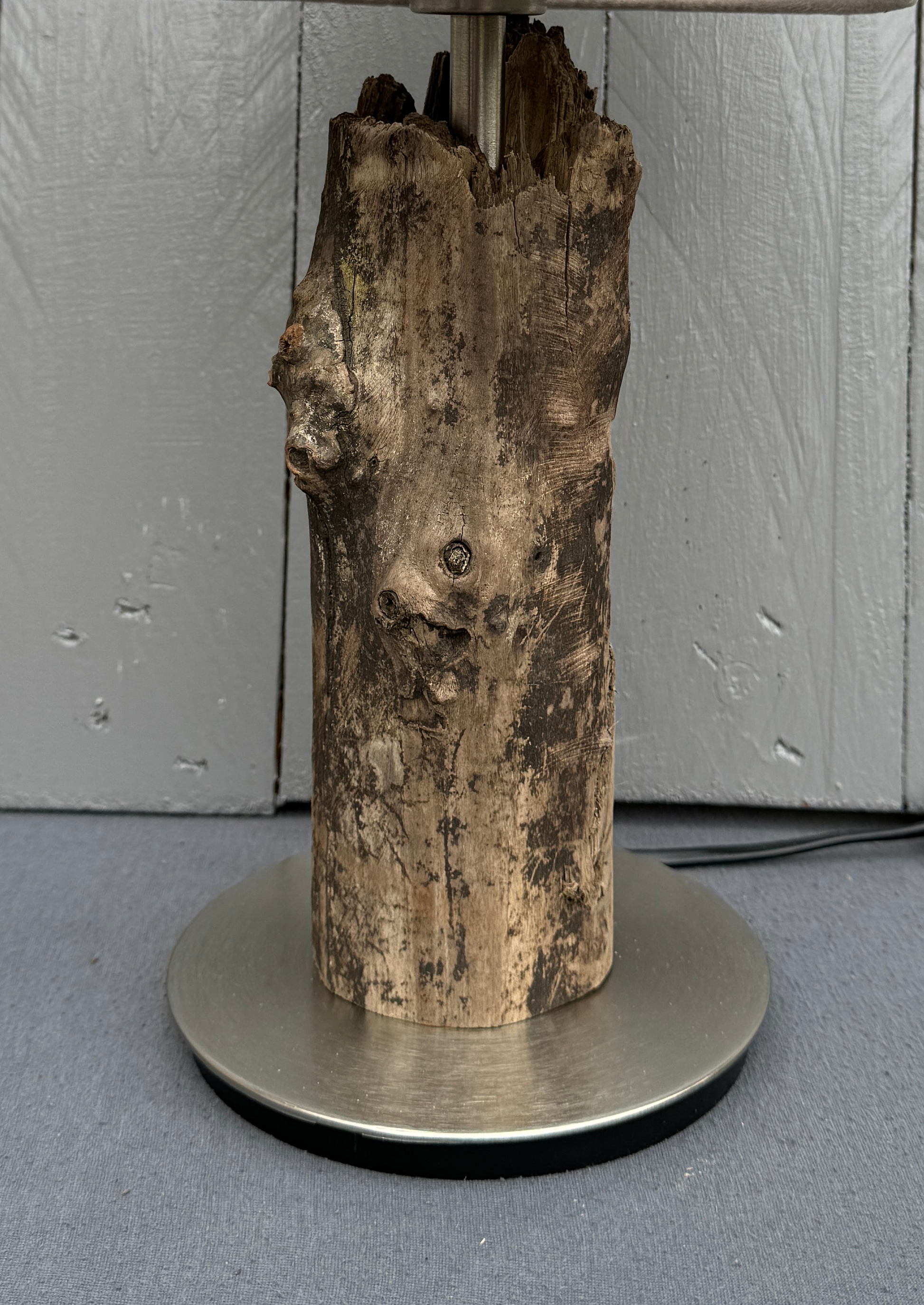 Detailansicht Treibholzlampe Ostseelicht Rügen – natürliche Holzstruktur