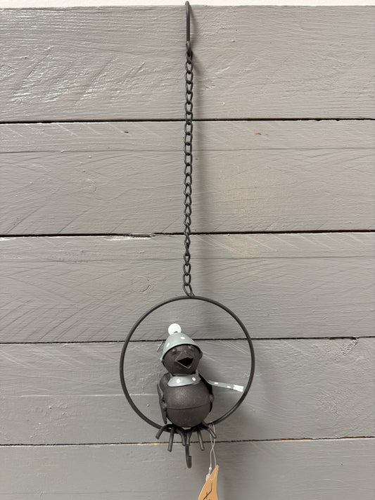 Stilvoller Vogelfutterhalter aus Metall für Meisenknödel