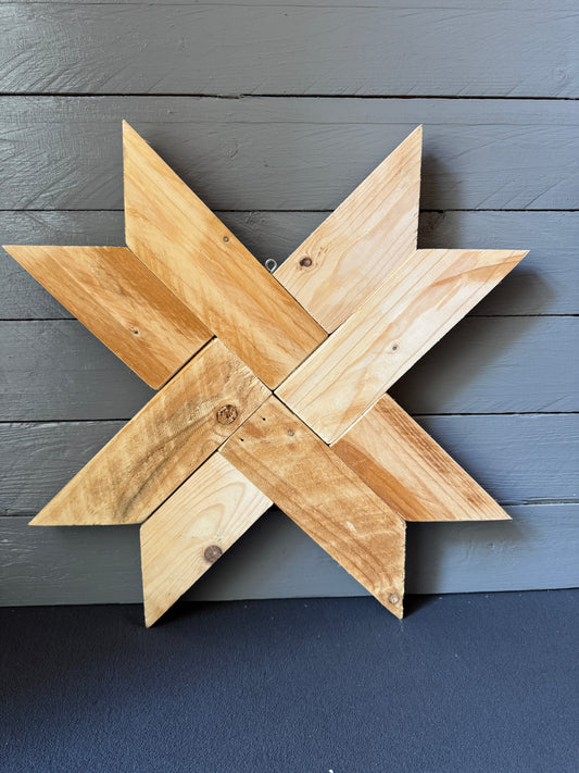 Handgefertigter Holzstern aus recyceltem Palettenholz – nachhaltige Deko mit rustikalem Charme, jedes Stück ein Unikat.