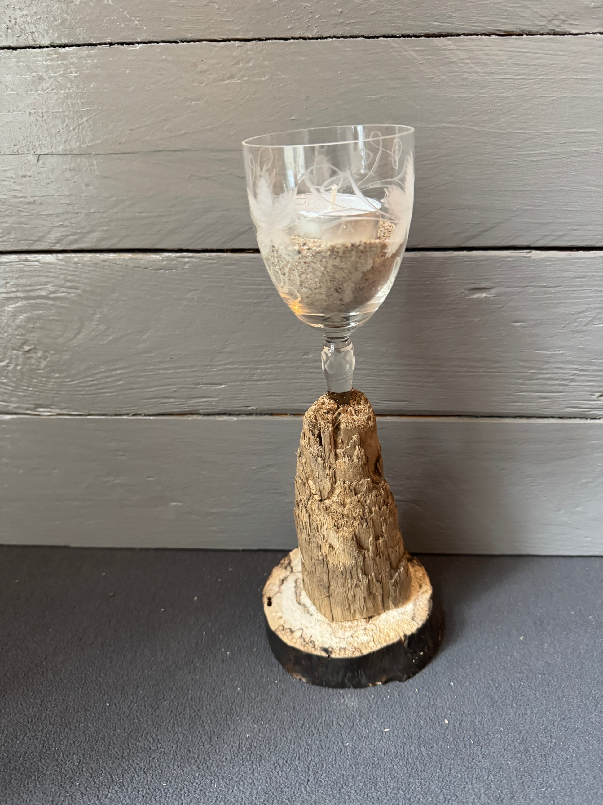 Handgemachte Deko mit Treibholz, Glas und echtem Ostseesand