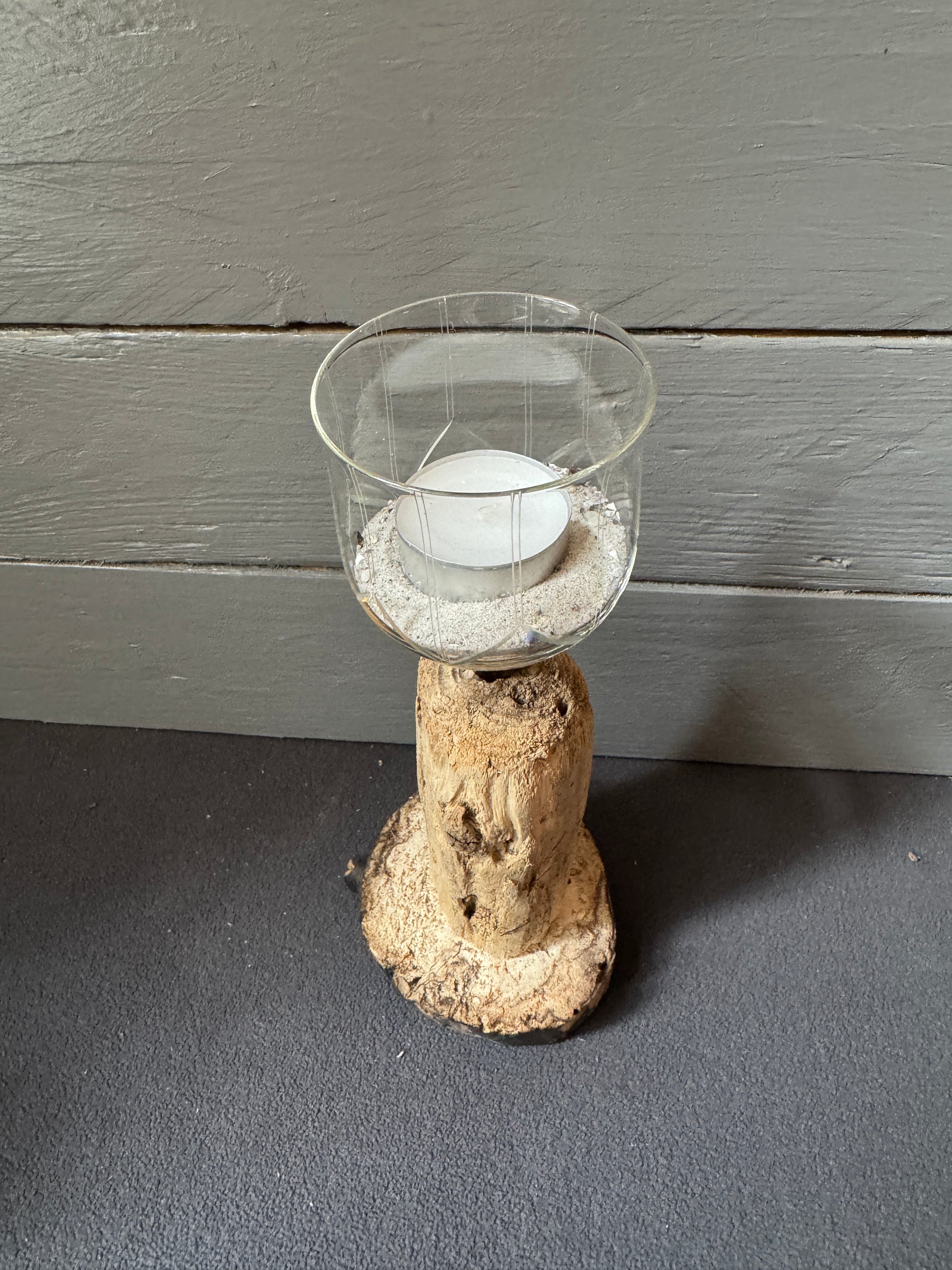 Naturkerzenhalter aus Holz, Sand und recyceltem Glas
