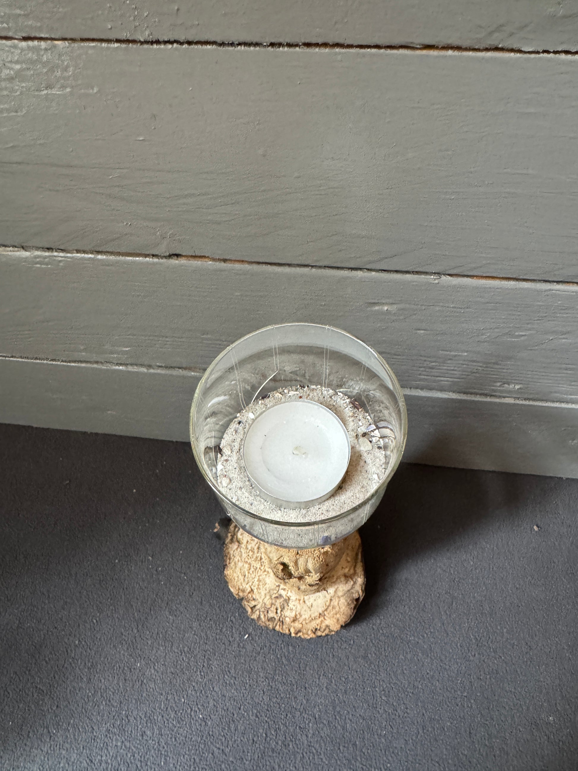Handgemachter Teelichthalter mit Ostseesand und Glas
