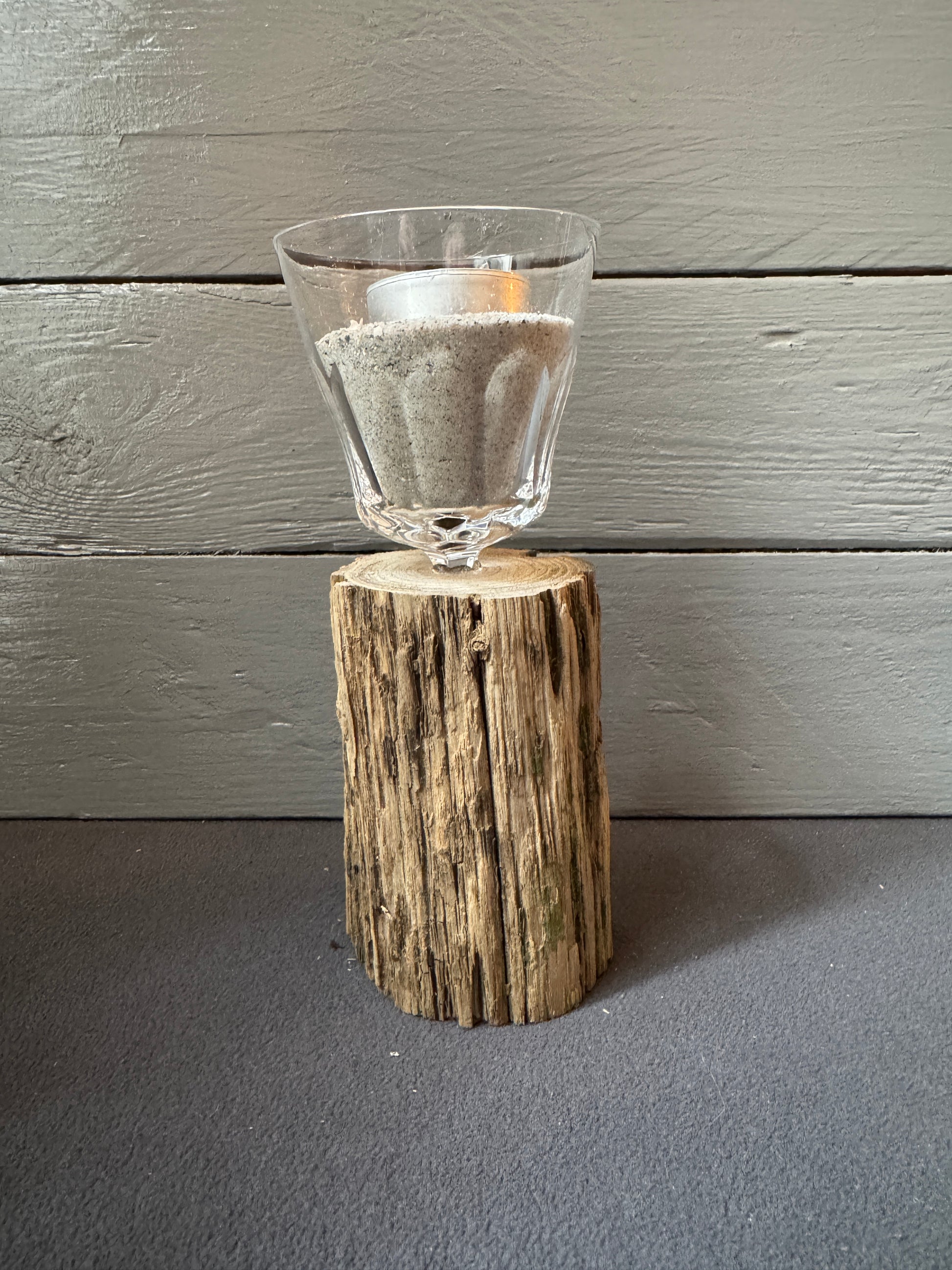 Handgemachter Treibholz-Kerzenhalter