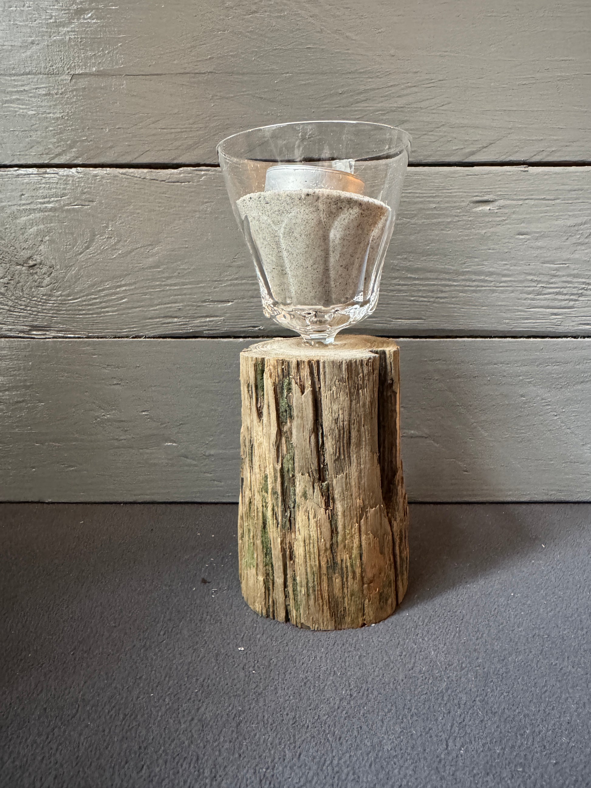 Maritimer Kerzenständer aus Ostsee-Treibholz mit Glas