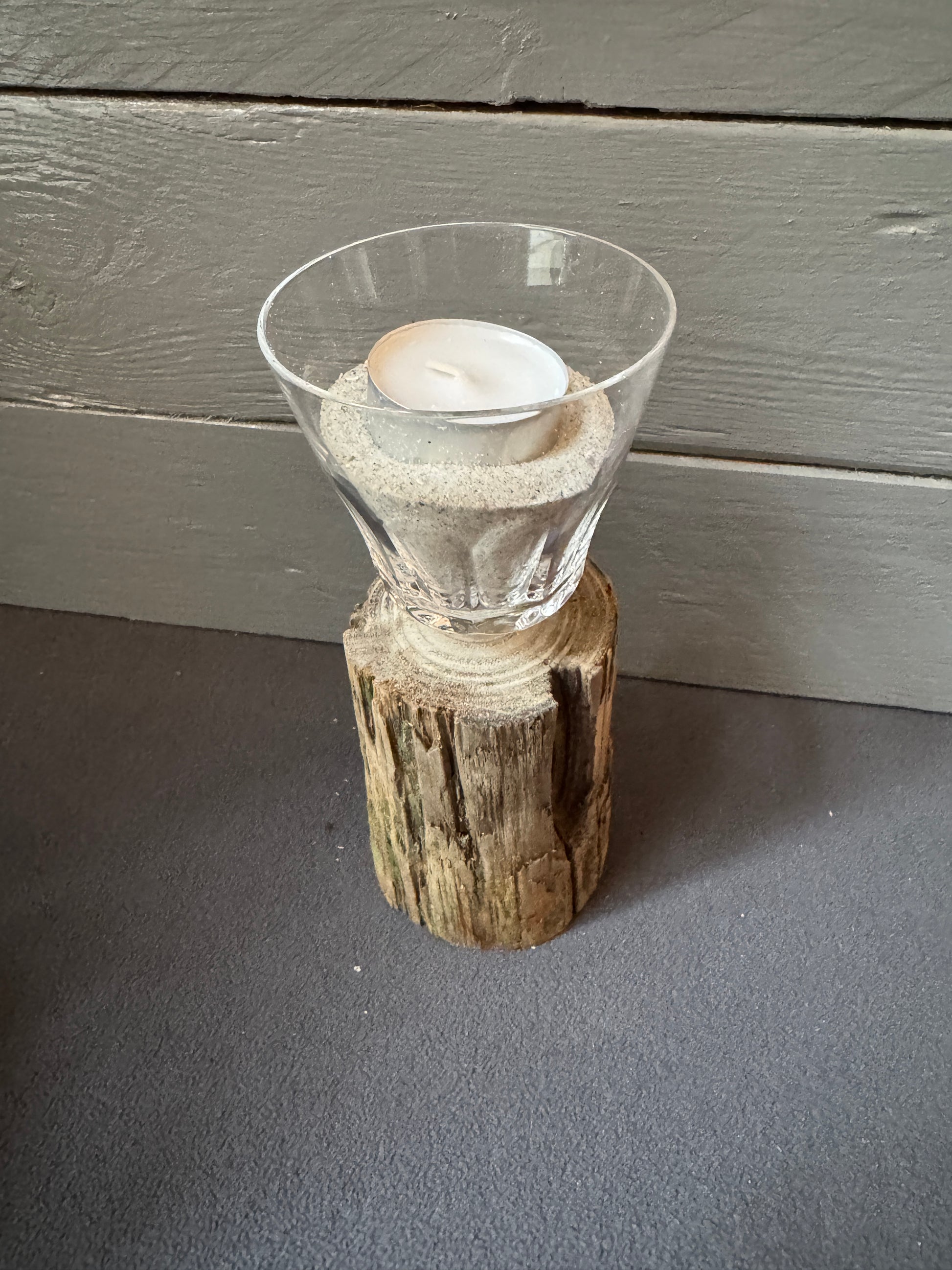 Handgemachter Treibholz-Kerzenhalter „Küstenlicht"