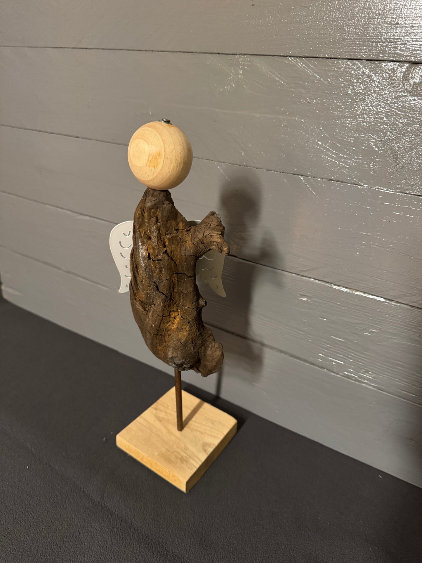 Engel Elion aus Treibholz als spirituelle Wohnraumdekoration