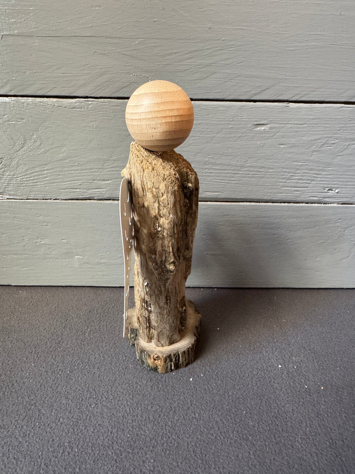 Engel Liora aus Treibholz als spirituelle Wohnraumdekoration