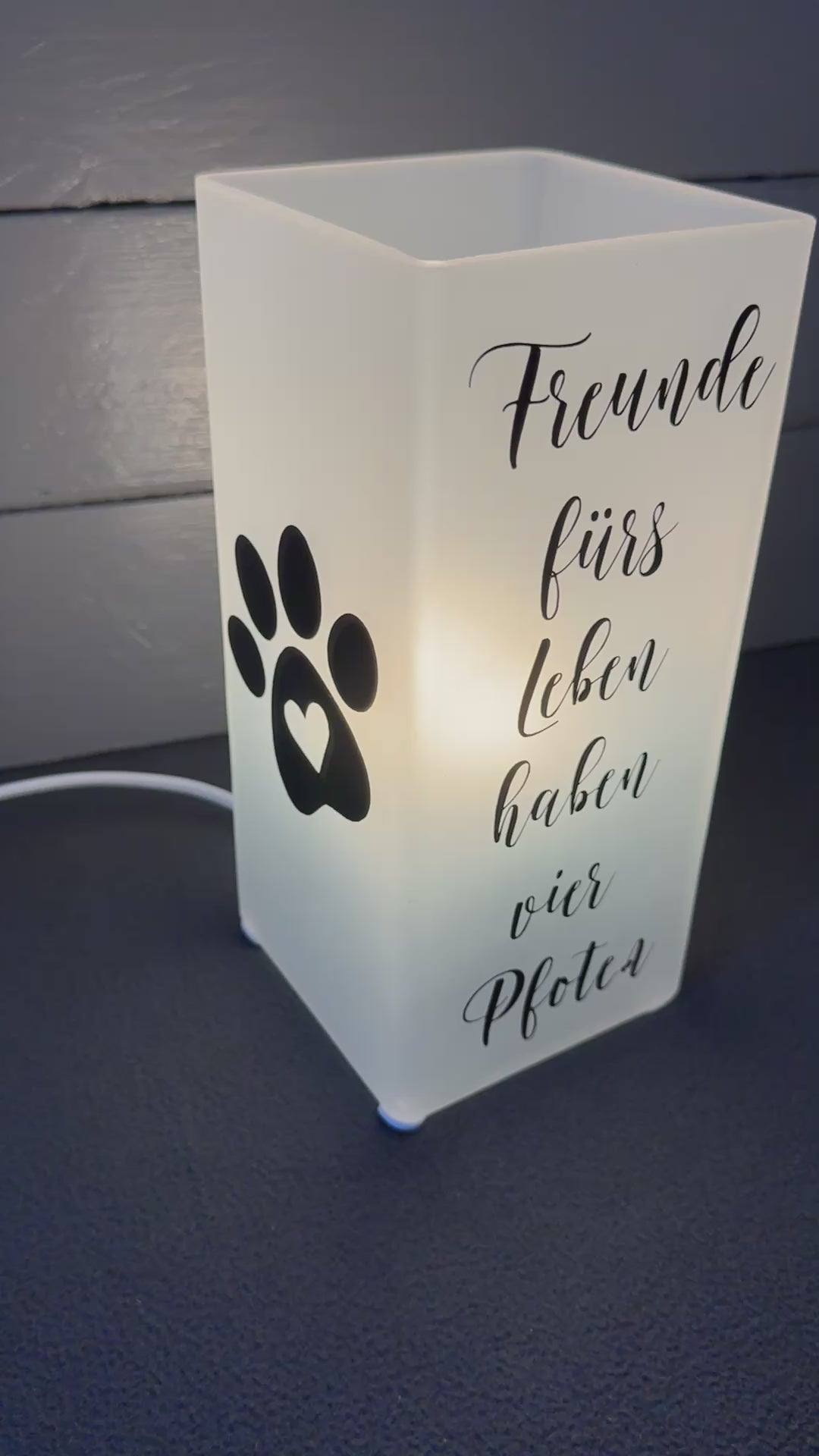 Dekorative Glaslampe als Erinnerungslicht für Hund oder Katze