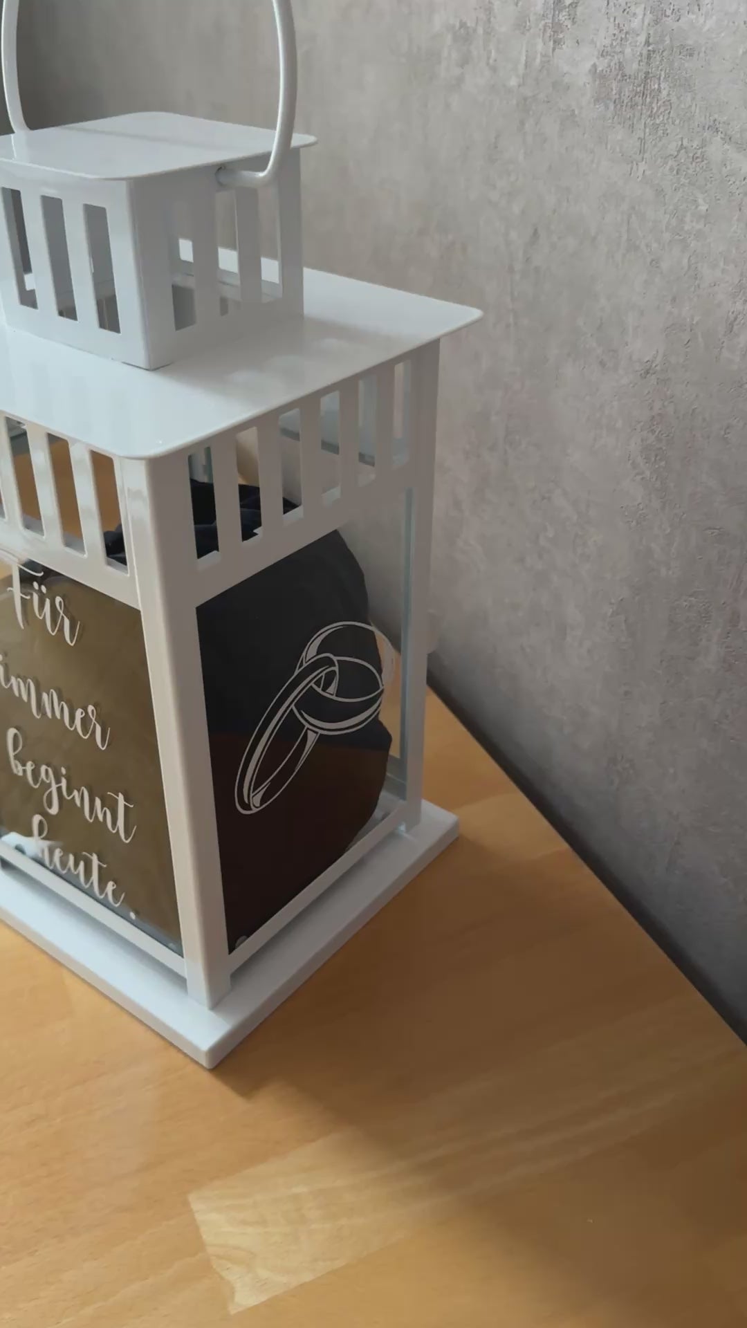 Handgefertigte Hochzeitslaterne, weiß, mit romantischem Spruch, personalisierbar mit Datum