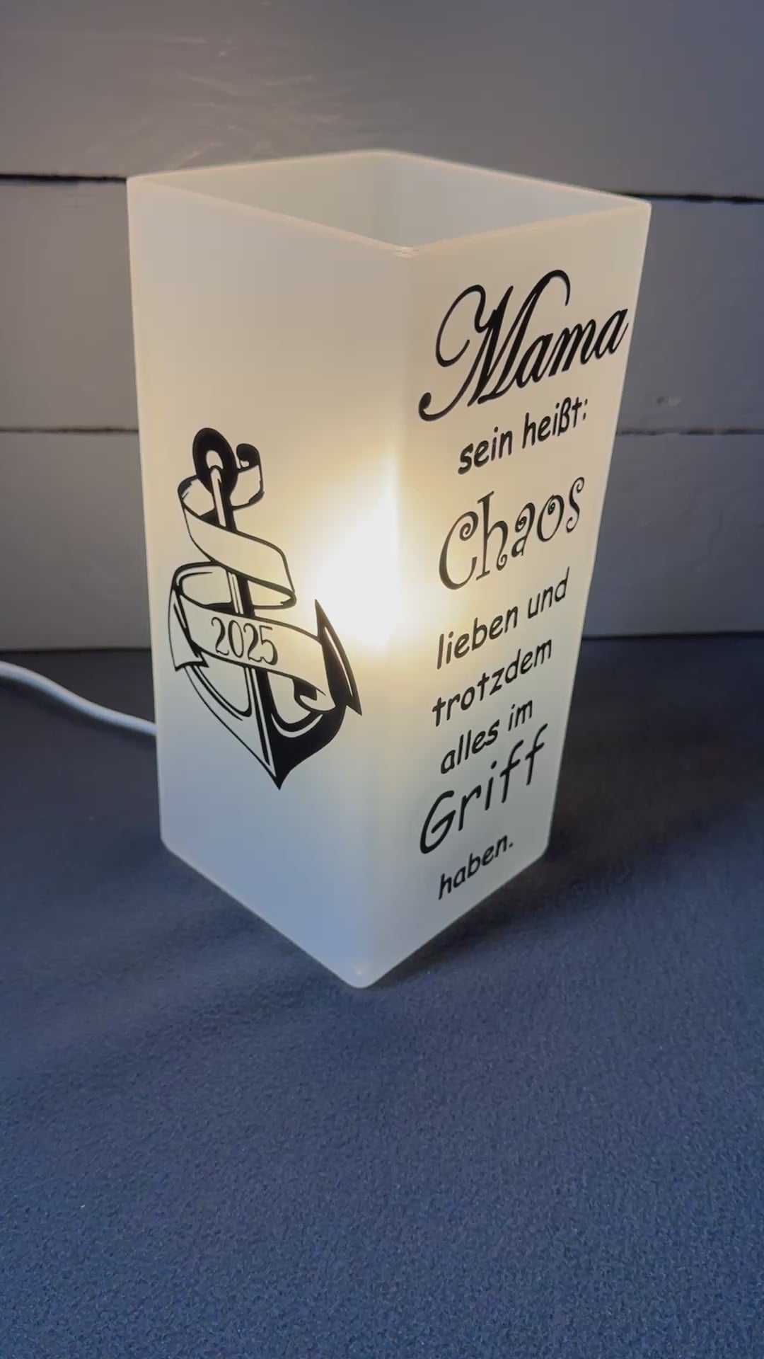 Video: Lampe Mama Chaos Zitat