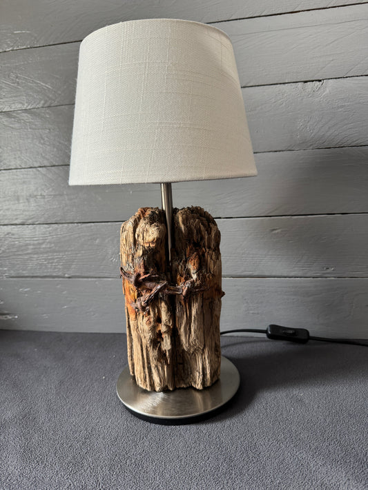Treibholz Tischlampe im rustikalen Küstenstil