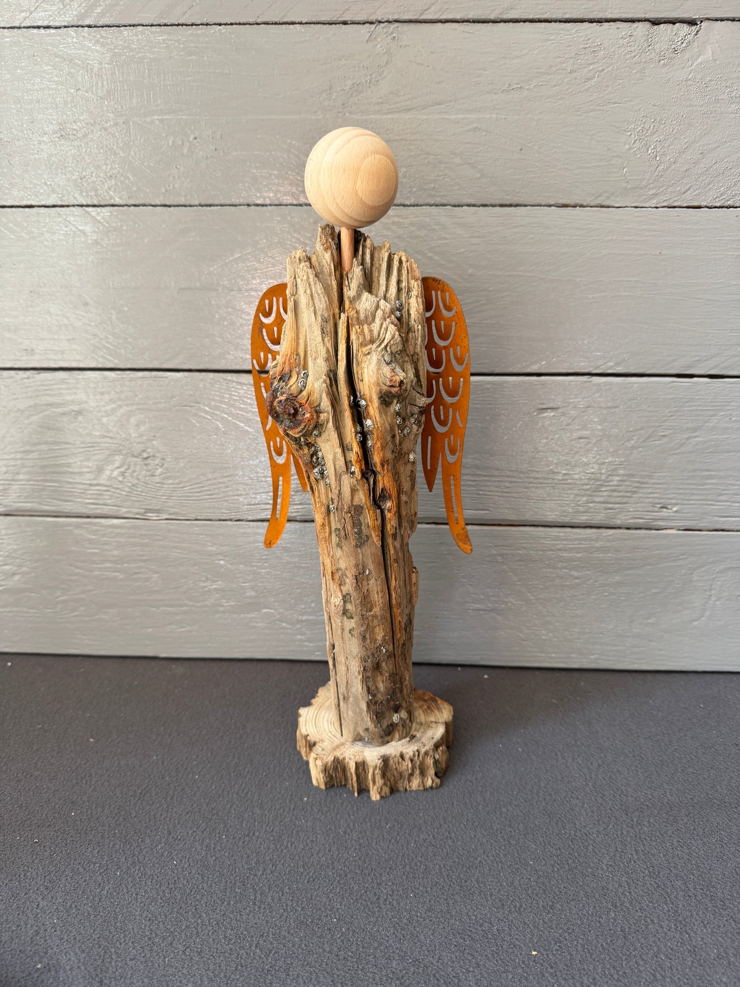 Handgefertigter Treibholzengel – Schutzengel aus Naturmaterialien mit maritimer Note.