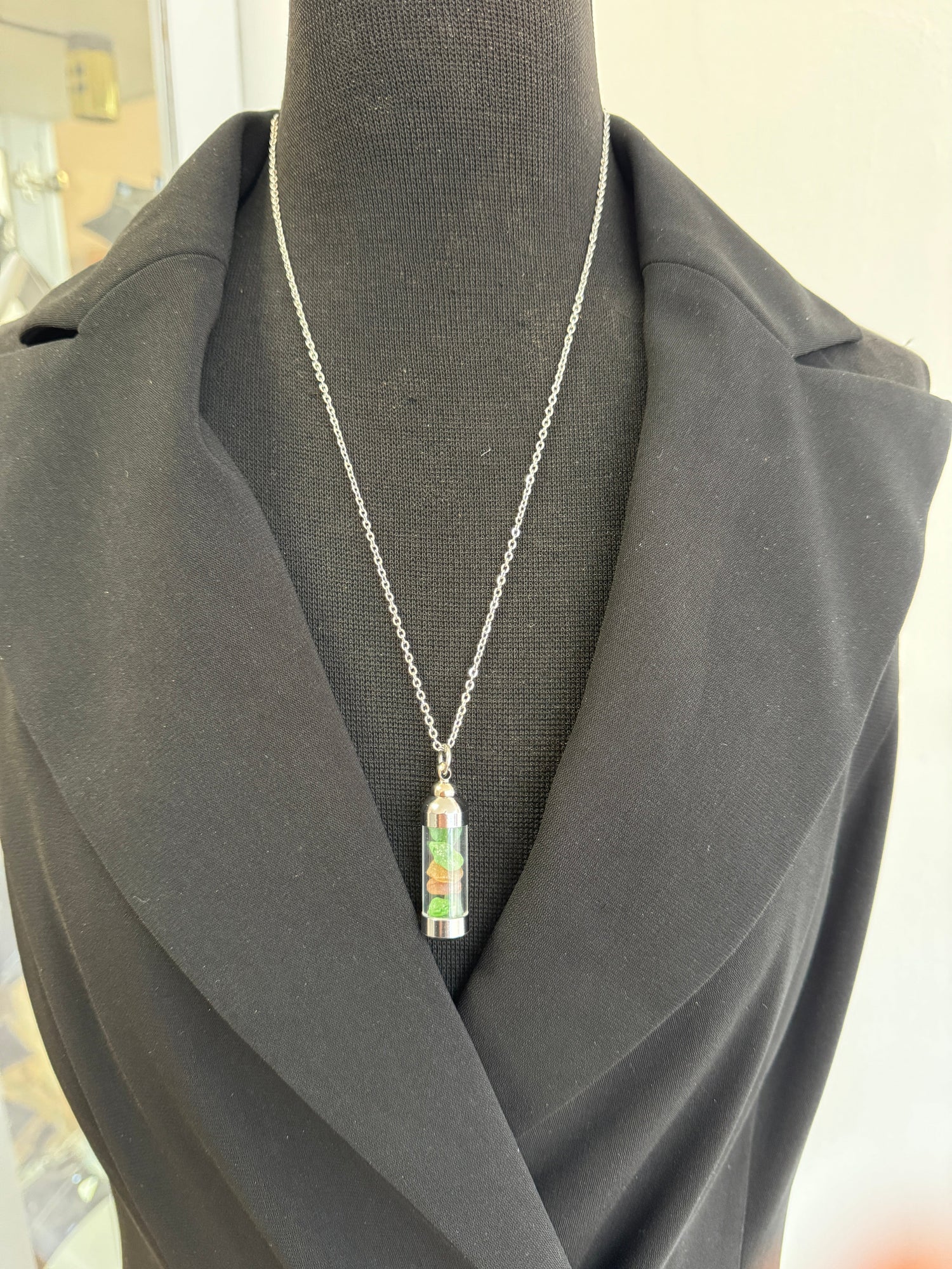 Handgefertigter Schmuck aus Meerglas – nachhaltige Unikate vom Meer mit maritimem Charakter.