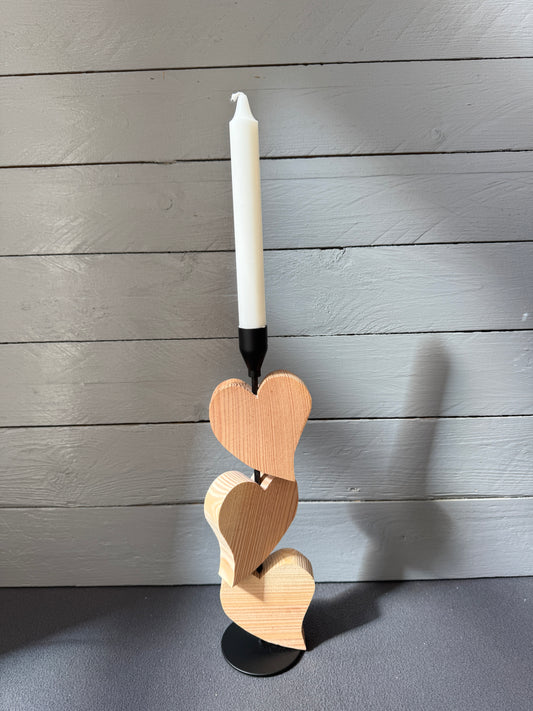 Kerzenständer mit Herzen aus Lärchenholz – Personalisierbare Hochzeitsdeko für den Hochzeitstisch