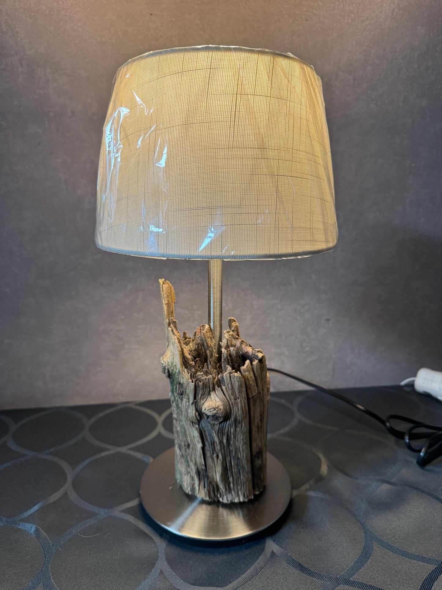 Stimmungsvolle Treibholzlampe als Deko im Wohnzimmer oder Schlafzimmer