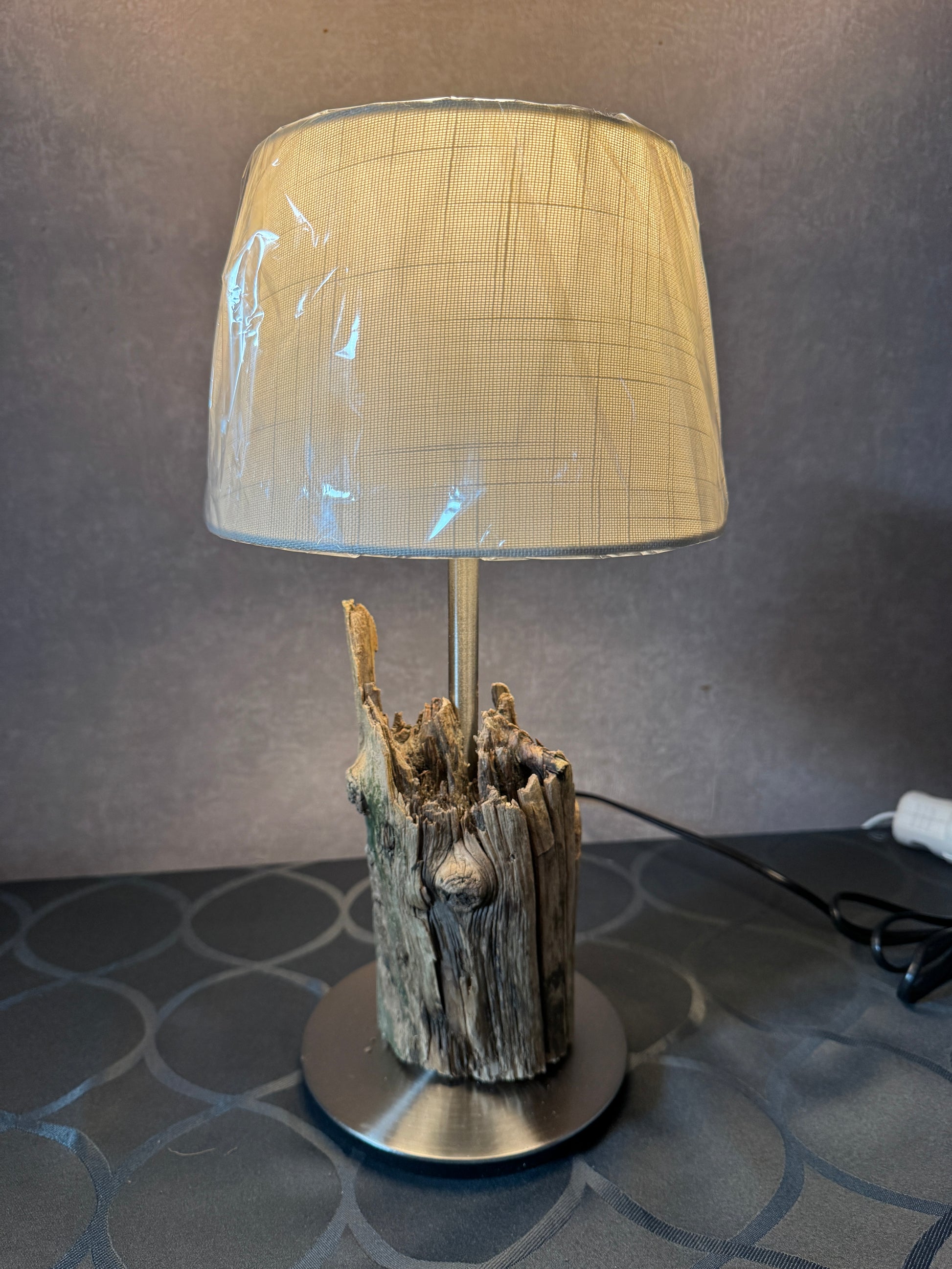 Stimmungsvolle Treibholzlampe als Deko im Wohnzimmer oder Schlafzimmer