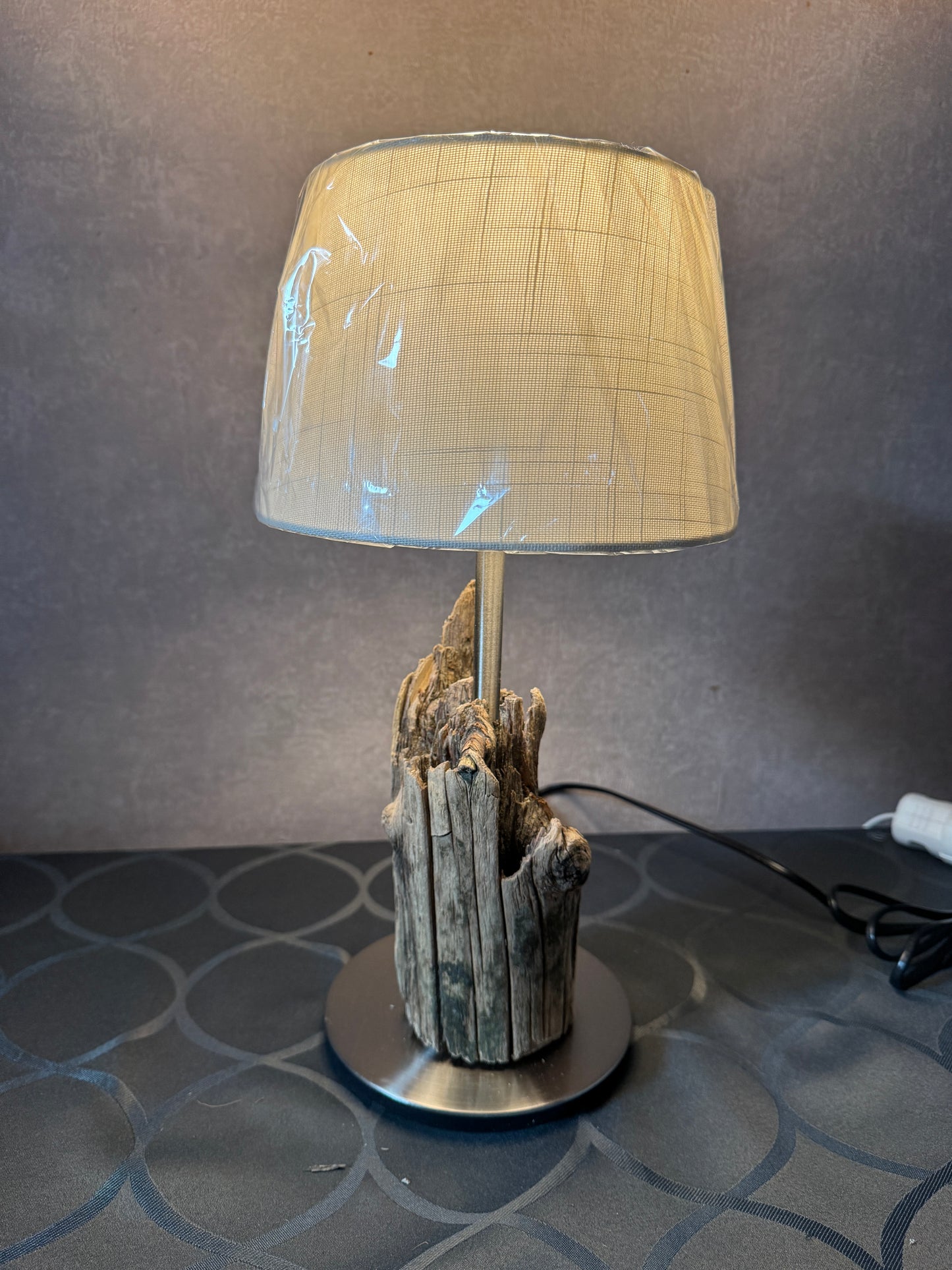 Handgefertigte Lampe aus echtem Strandgut – Geschenkidee für Küstenfreunde

