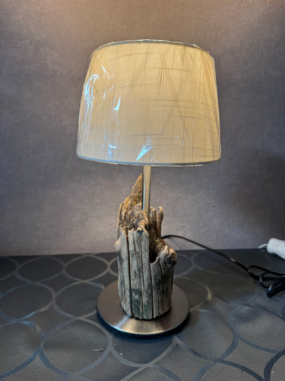 Handgefertigte Lampe aus echtem Strandgut – Geschenkidee für Küstenfreunde
