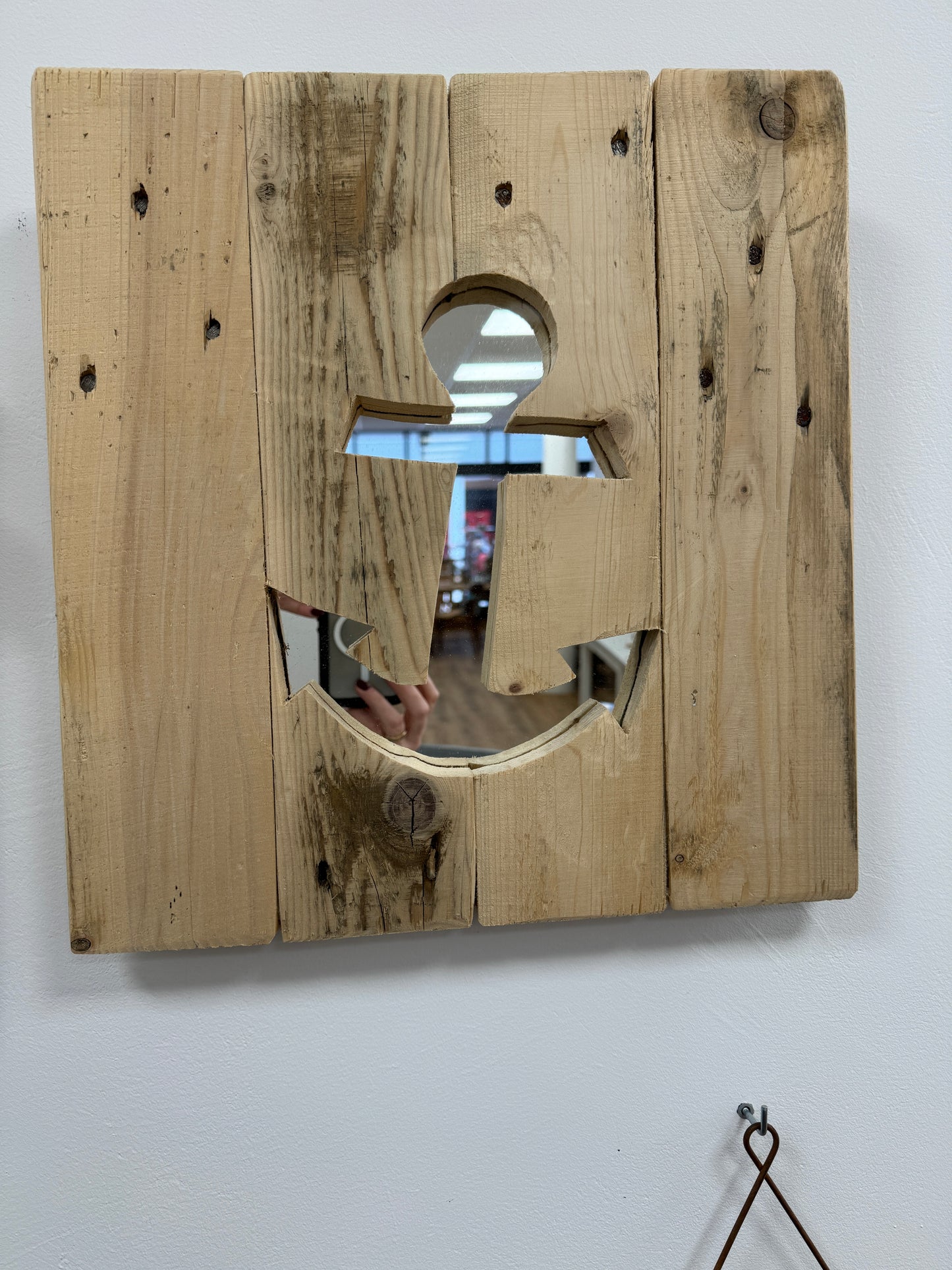 Wandspiegel mit Anker aus Palettenholz