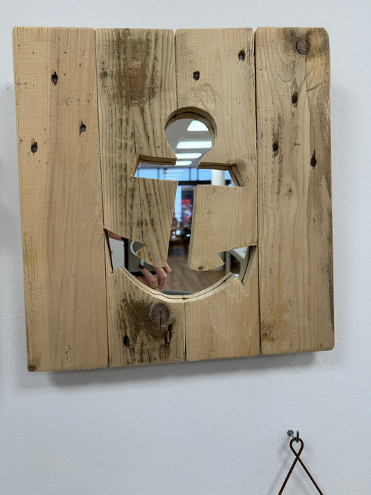 Wandspiegel mit Anker aus Palettenholz