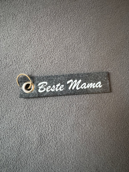 Filzanhänger mit dem Schriftzug „Beste Mama“, liebevolles Geschenk.
