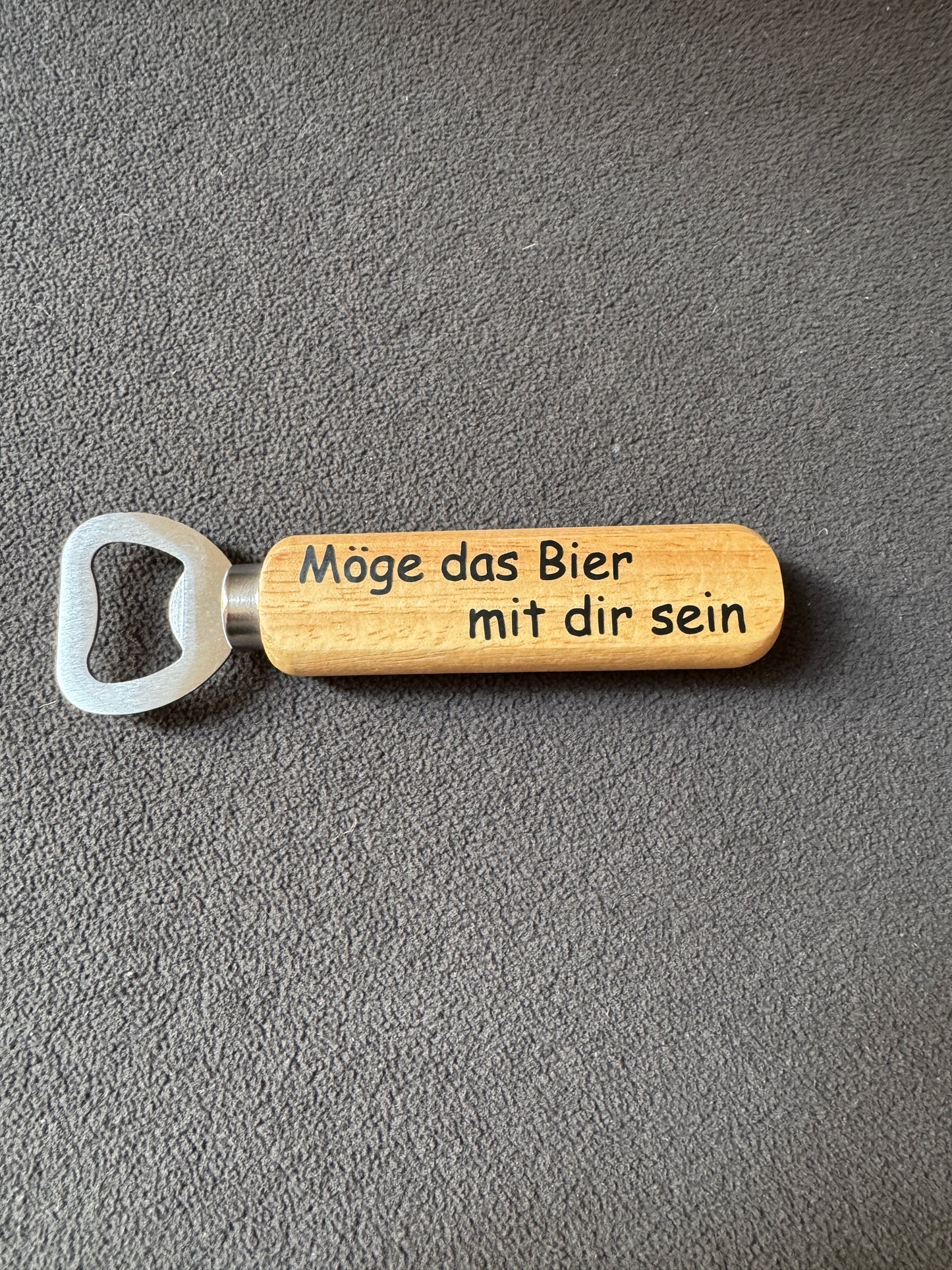 Flaschenöffner mit Spruch – Der perfekte Griff zum Bierglück